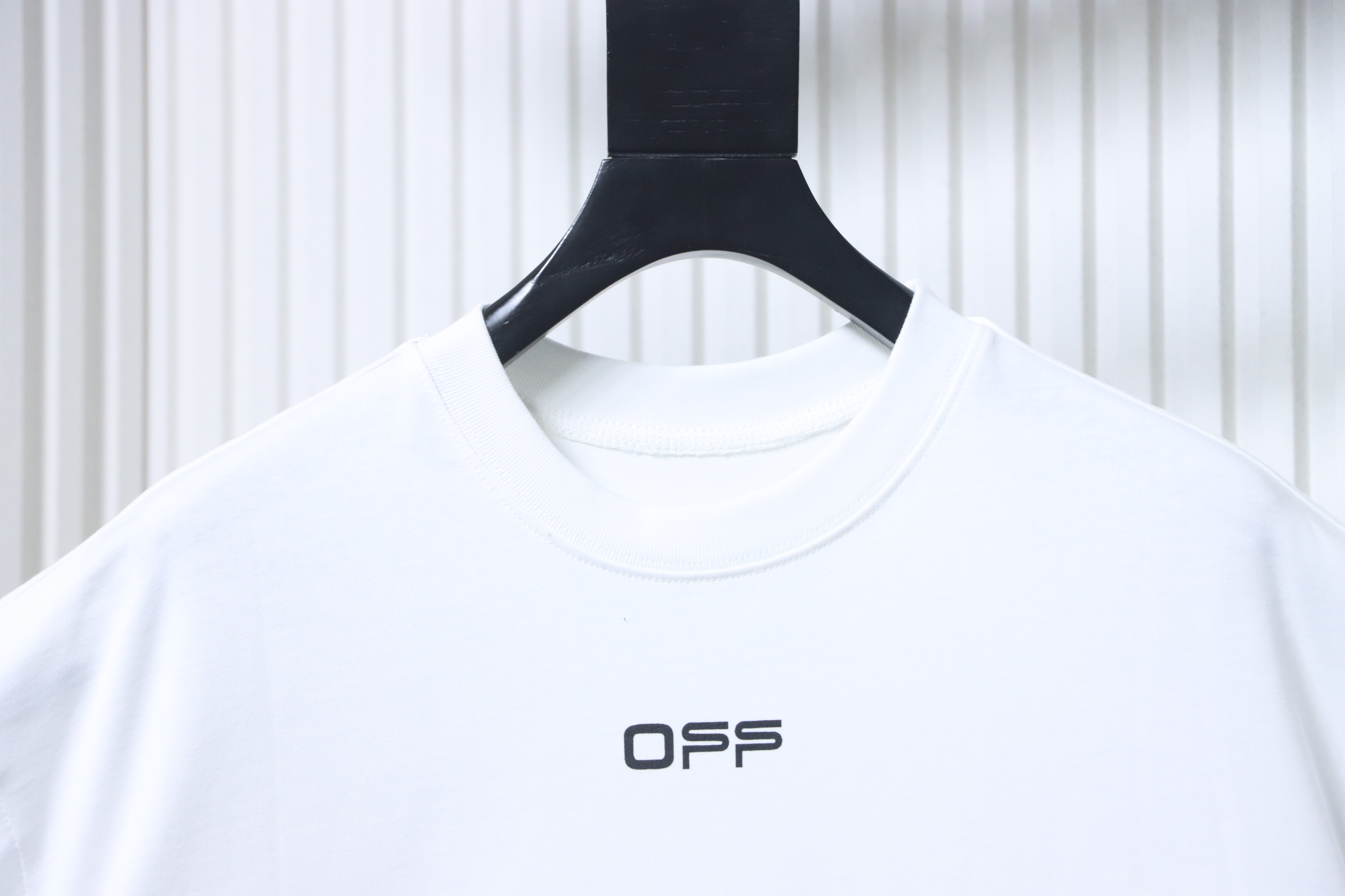 Off-White Airport Tape Arrow Graphic T-Shirt Black H150