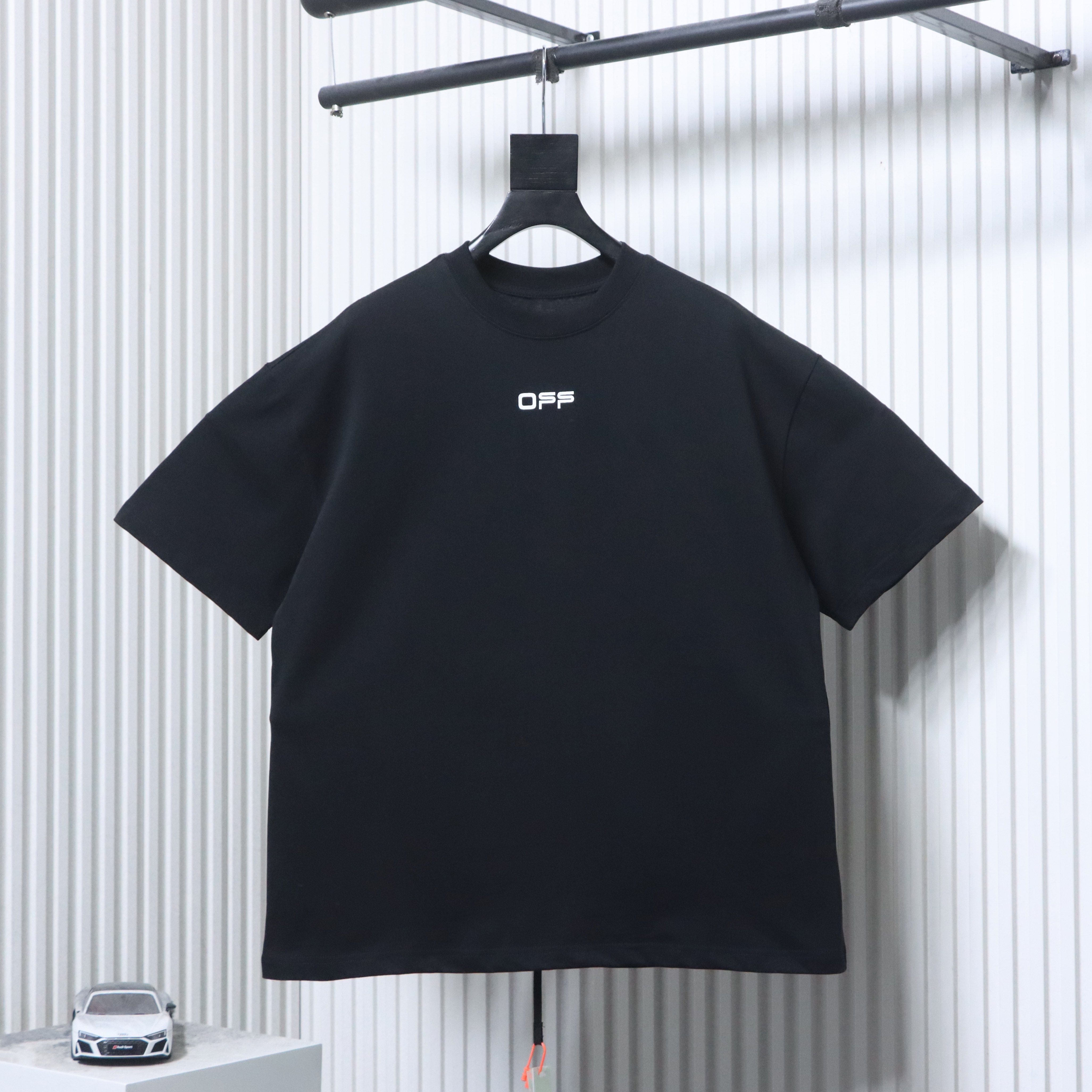 Off-White Airport Tape Arrow Graphic T-Shirt White H150