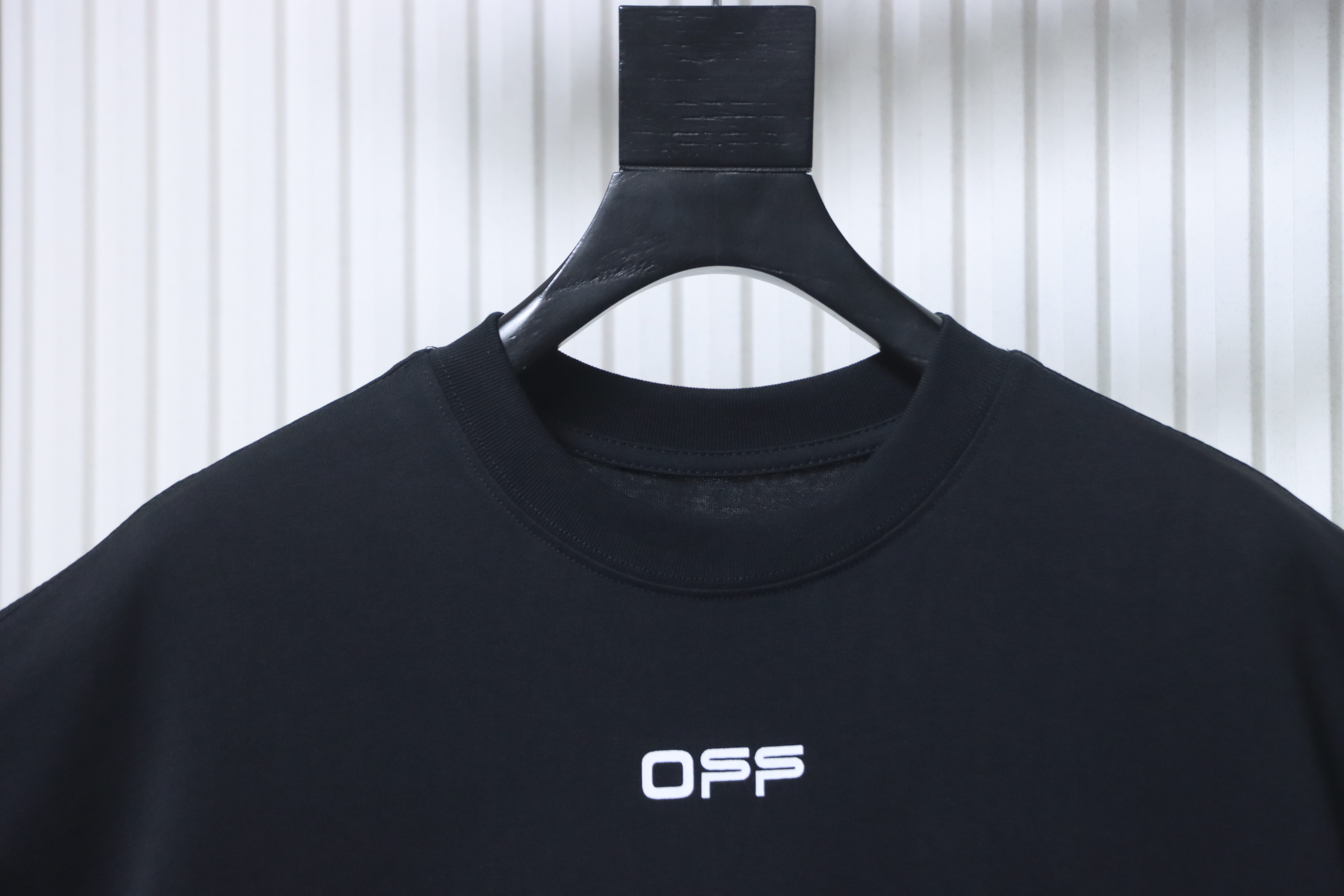 Off-White Airport Tape Arrow Graphic T-Shirt White H150