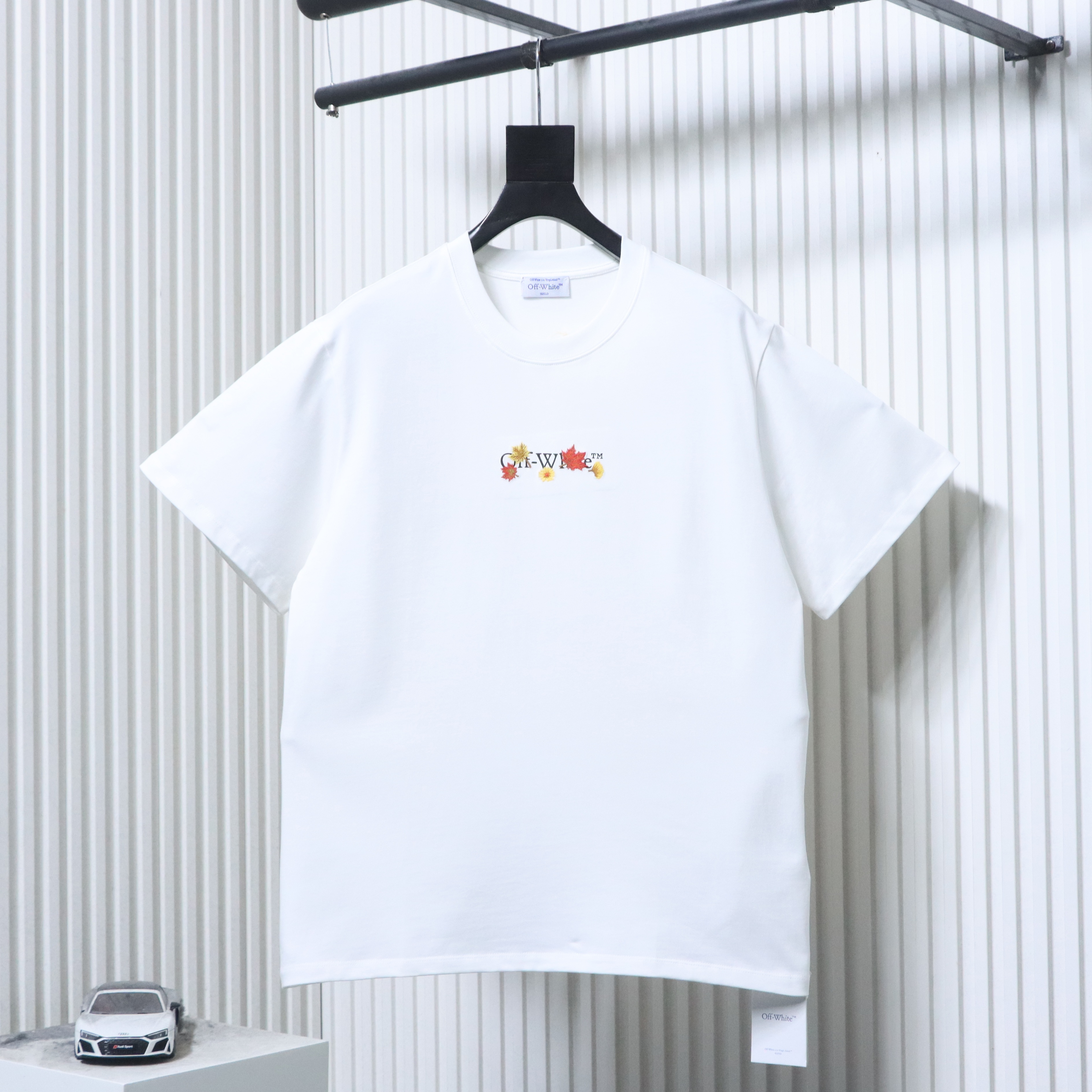 Off-White Autumn Leaves Embroidery T-Shirt H170