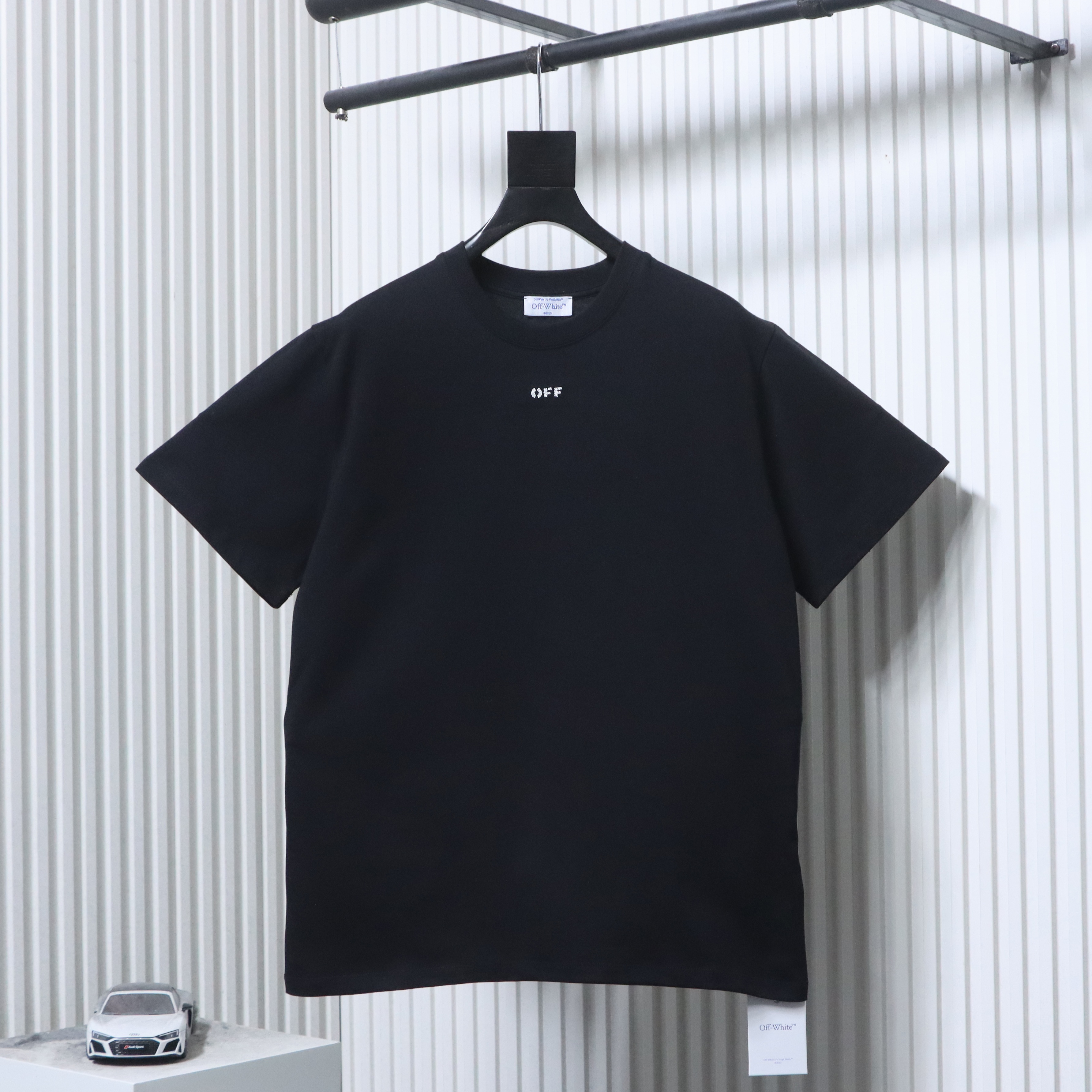 Off-White Cutout Beaded Embroidery Twill T-Shirt H170