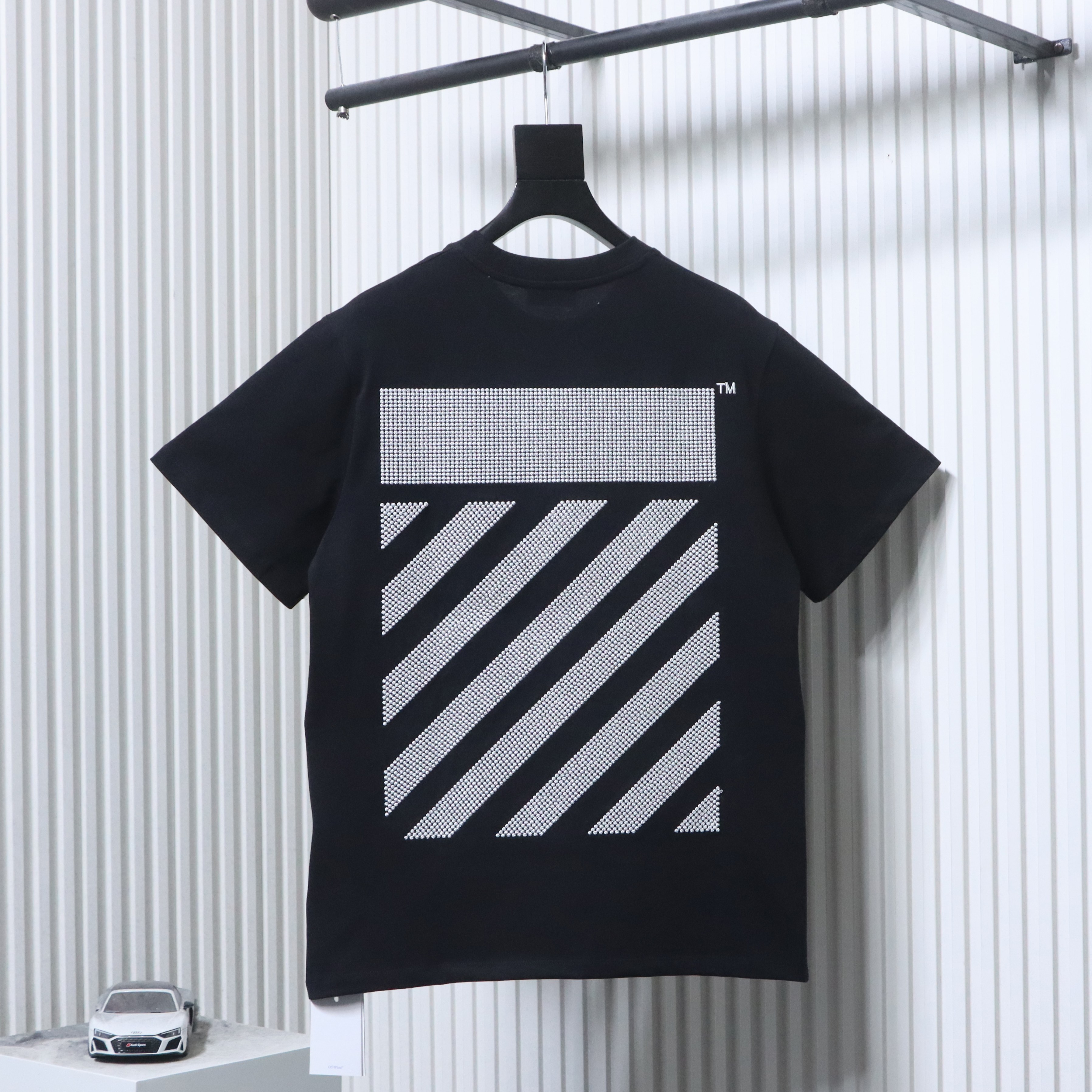 Off-White Cutout Beaded Embroidery Twill T-Shirt H170