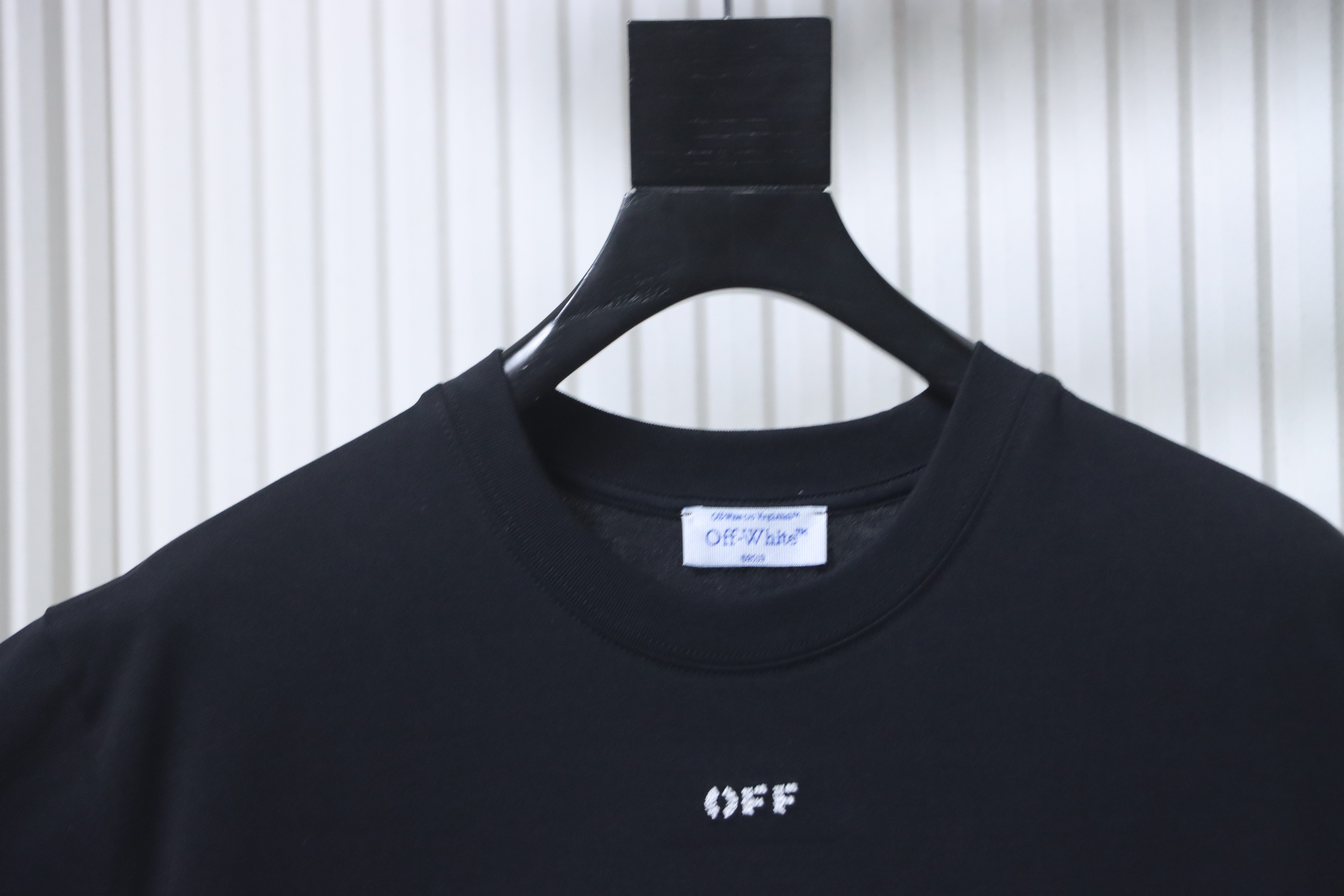 Off-White Cutout Beaded Embroidery Twill T-Shirt H170
