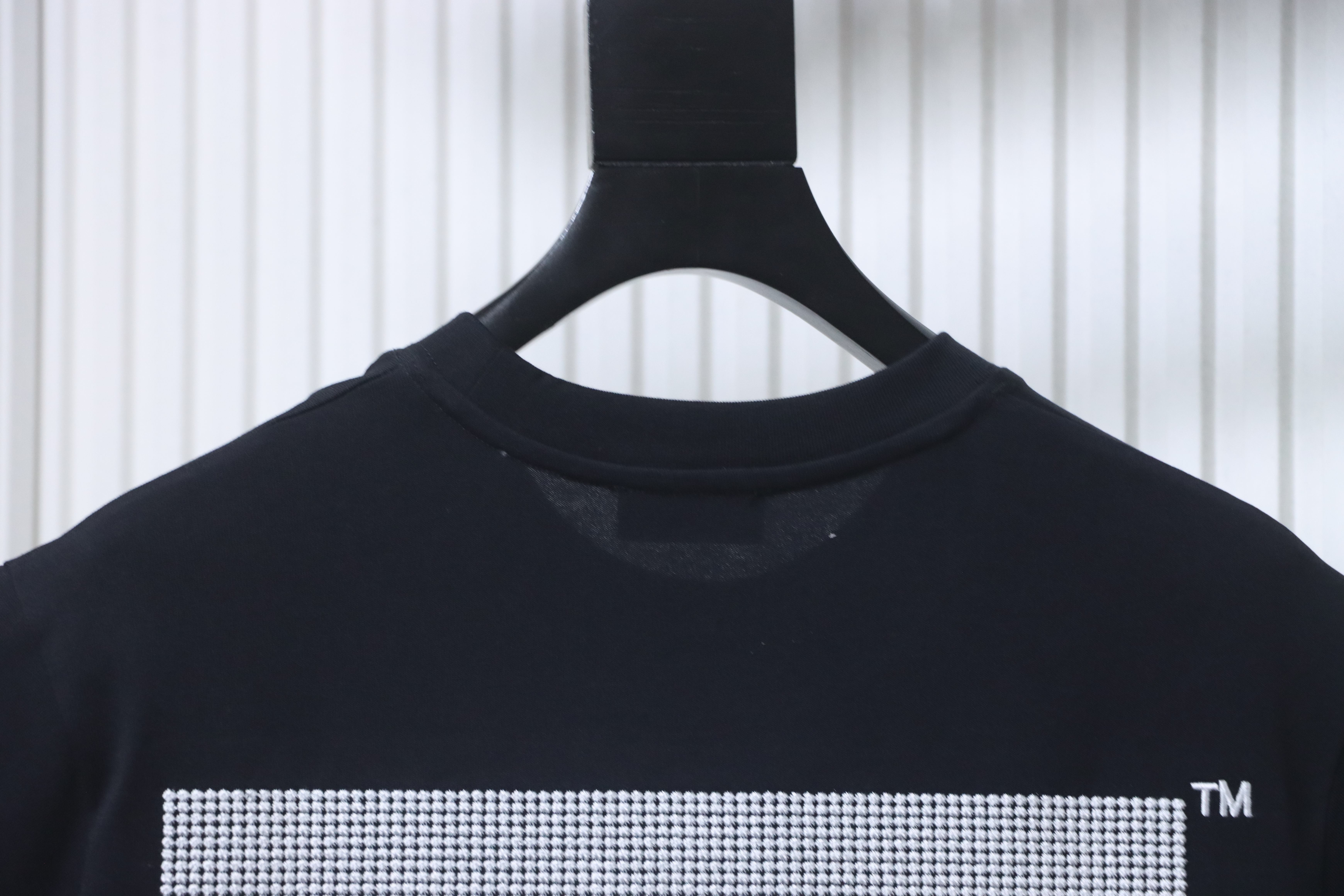 Off-White Cutout Beaded Embroidery Twill T-Shirt H170
