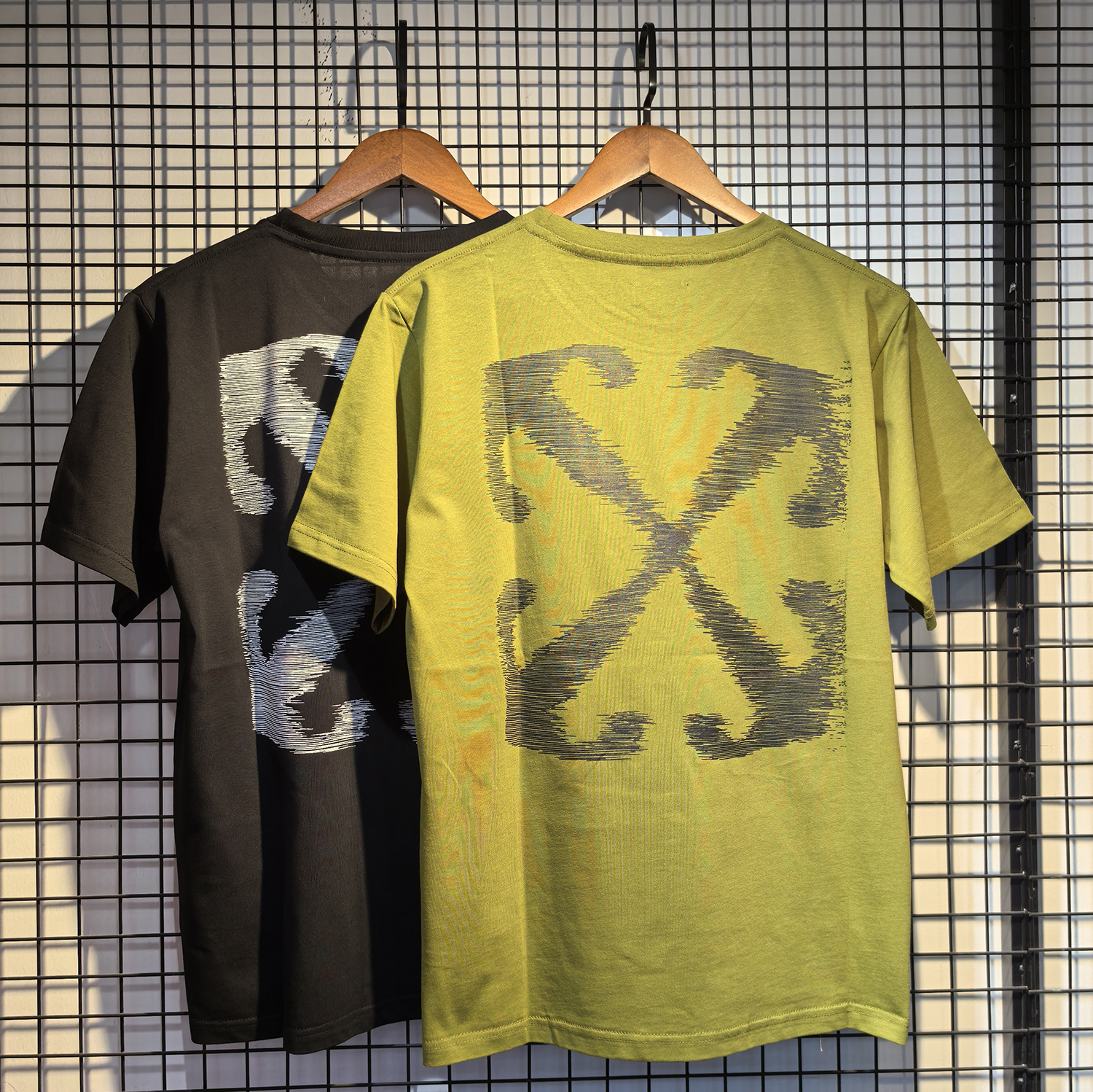 Off-White European Fit Black Green Graphic T-Shirt 6136