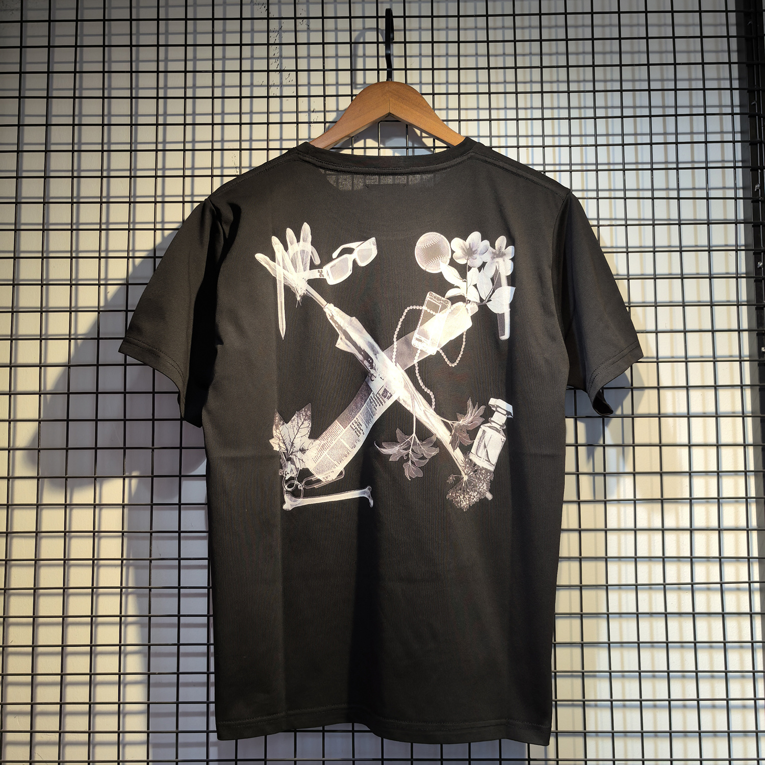 Off-White European Fit Black Light Brown Graphic T-Shirt 6133