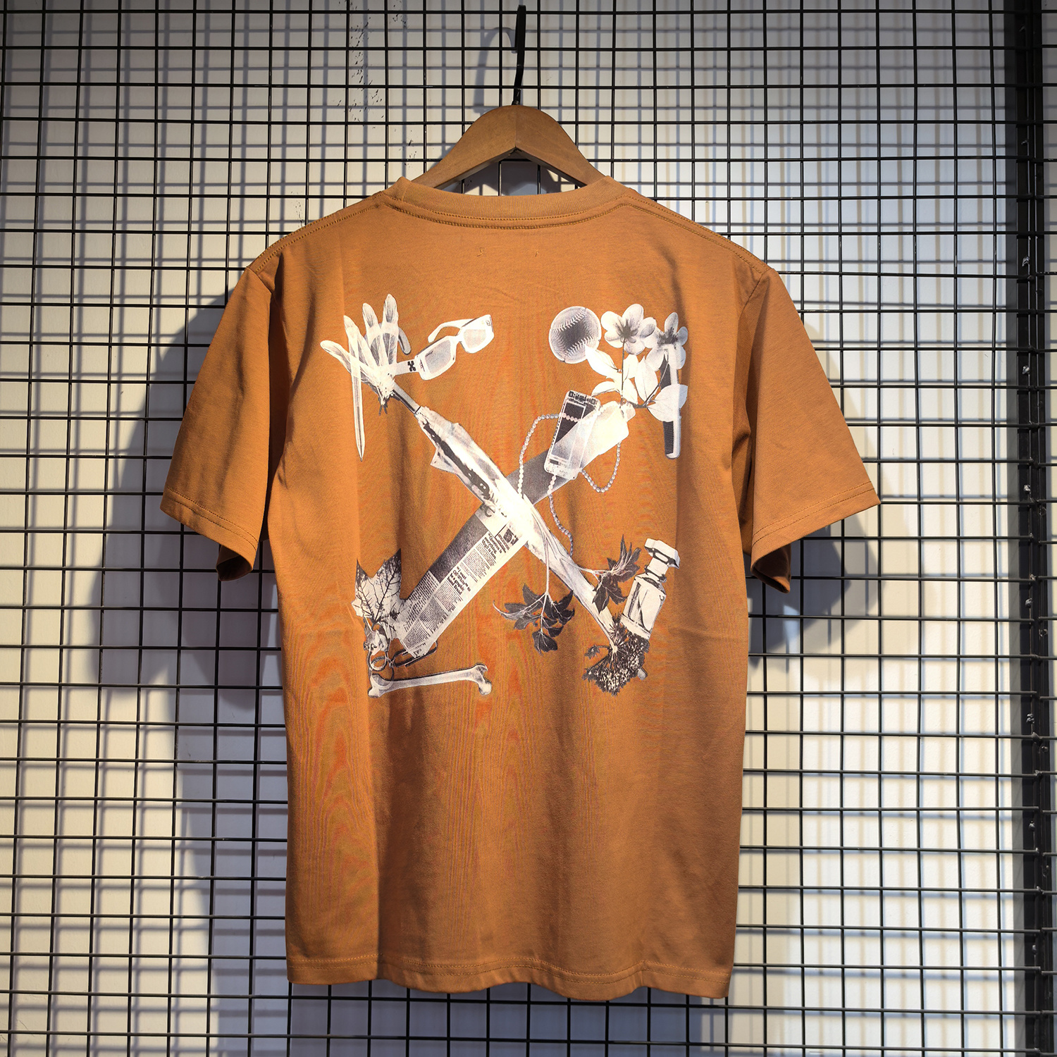 Off-White European Fit Black Light Brown Graphic T-Shirt 6133
