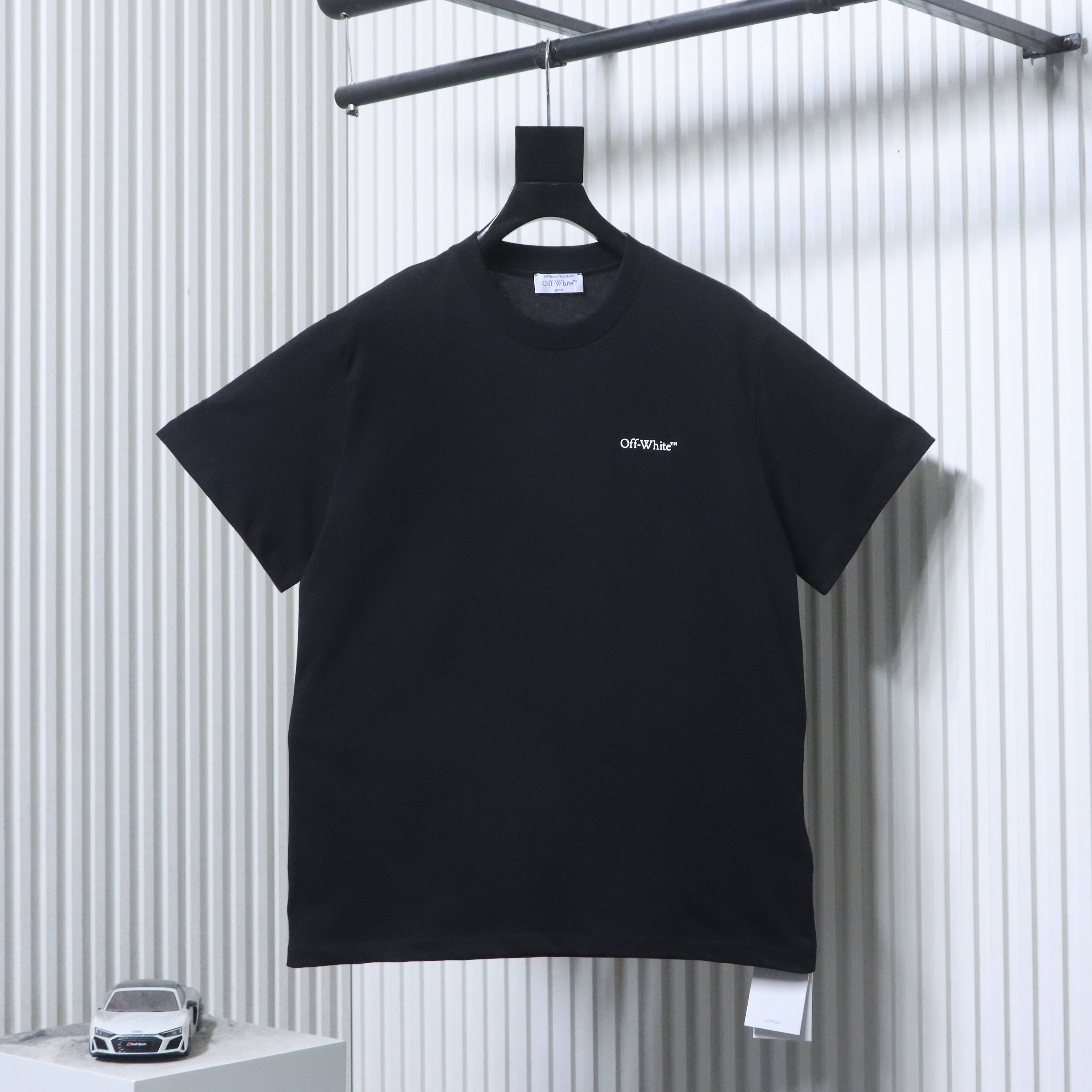 Off-White Liquid Metal Arrow T-Shirt H150