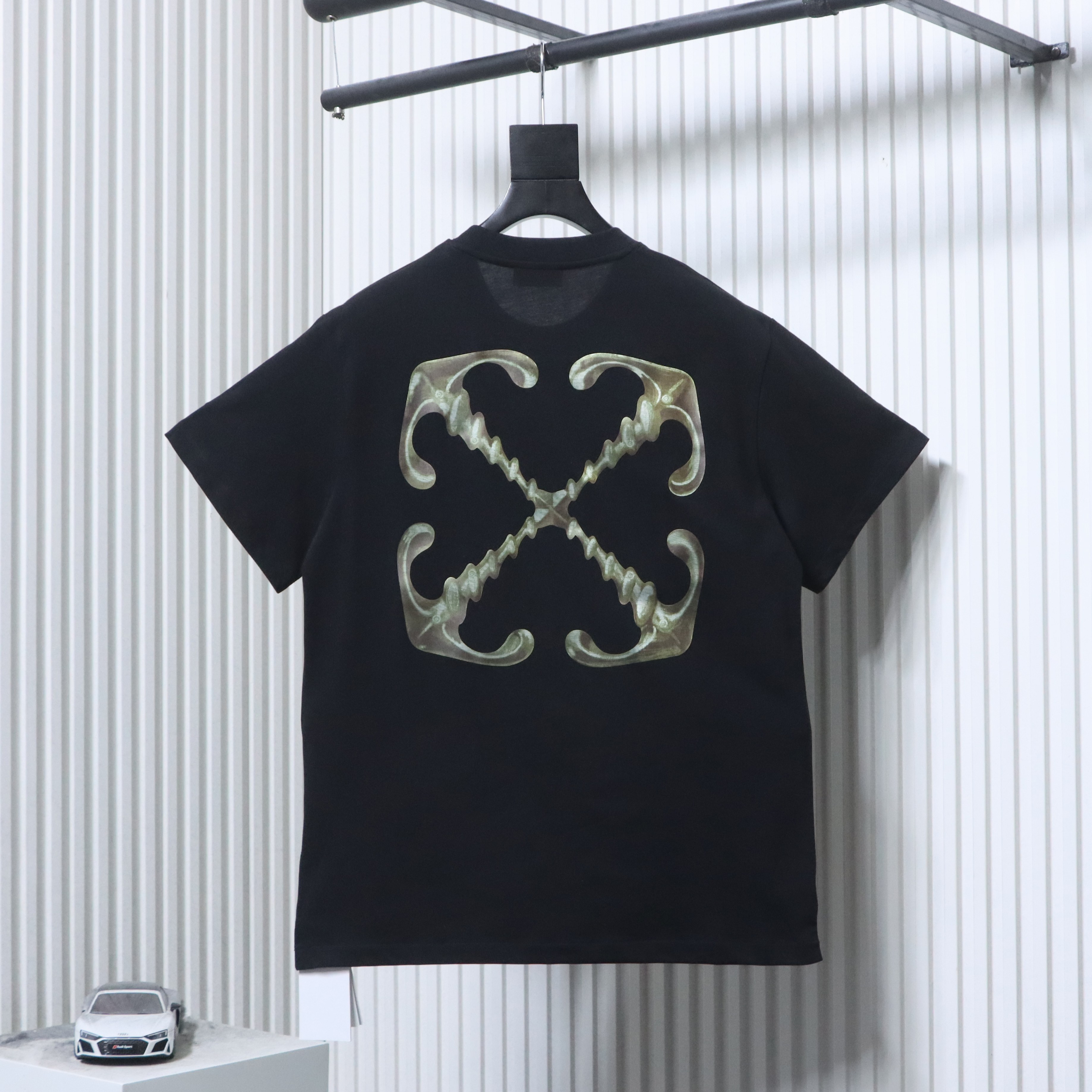 Off-White Liquid Metal Arrow T-Shirt H150