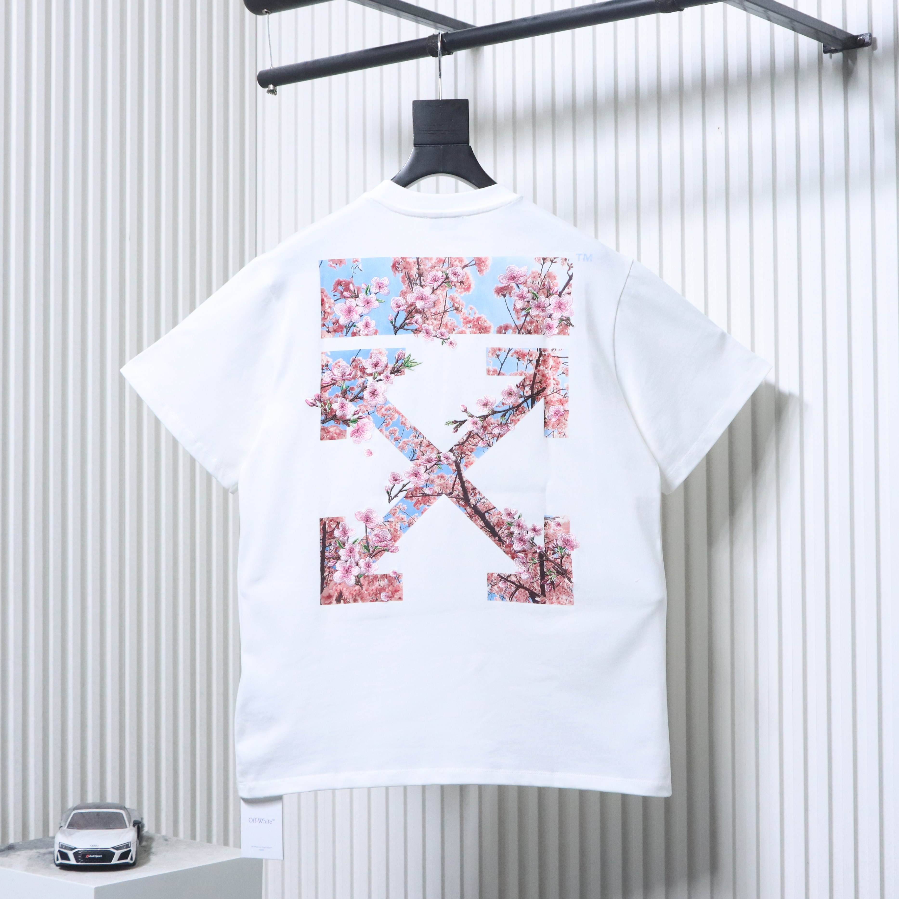 Off-White Sakura Embroidery T-Shirt H170