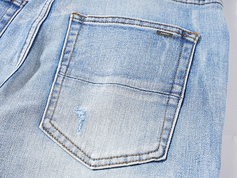 Amiri Knee Distressed Light Blue Jeans H200 AM318
