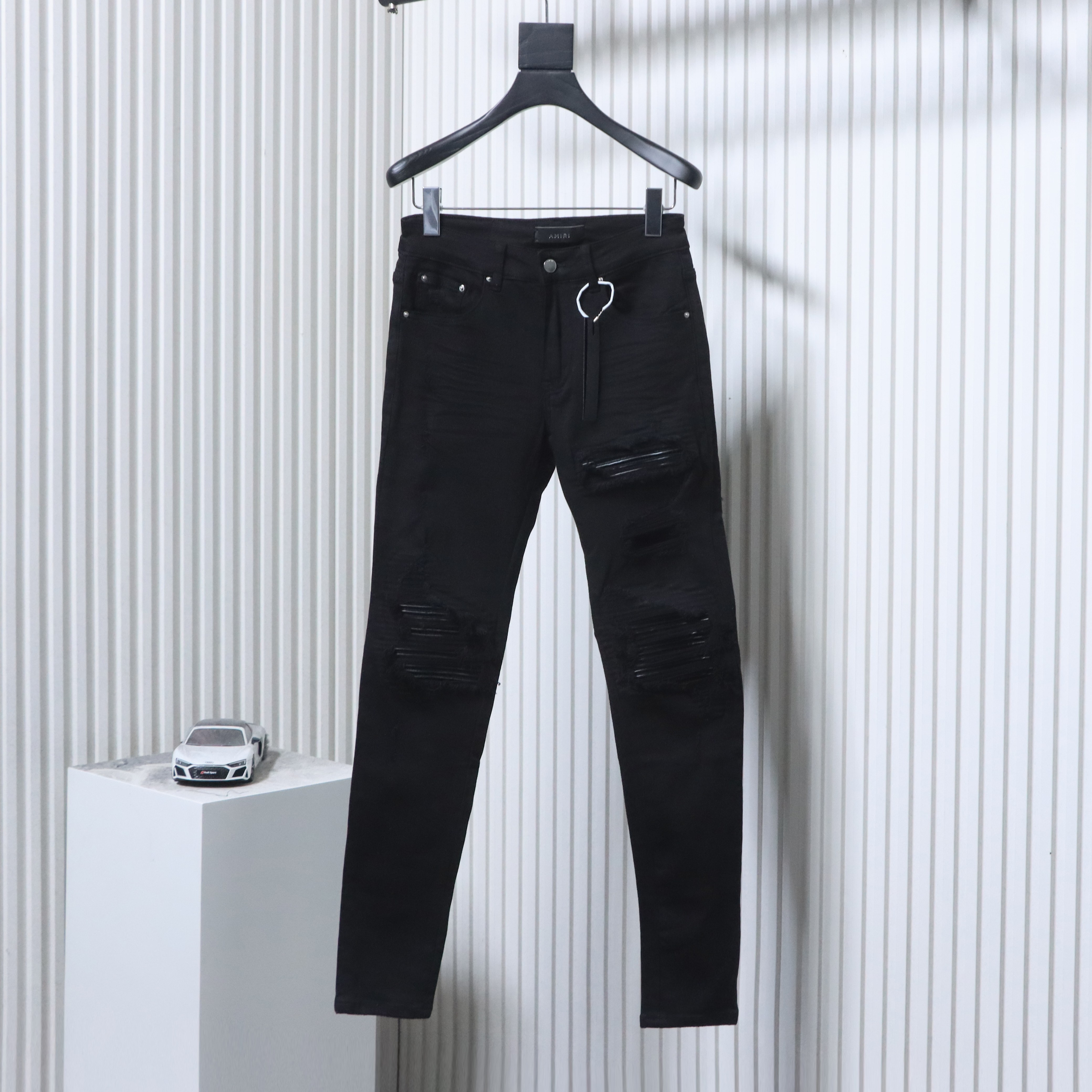 Amiri Knife Cut Distressed Jeans Black H200 AM601