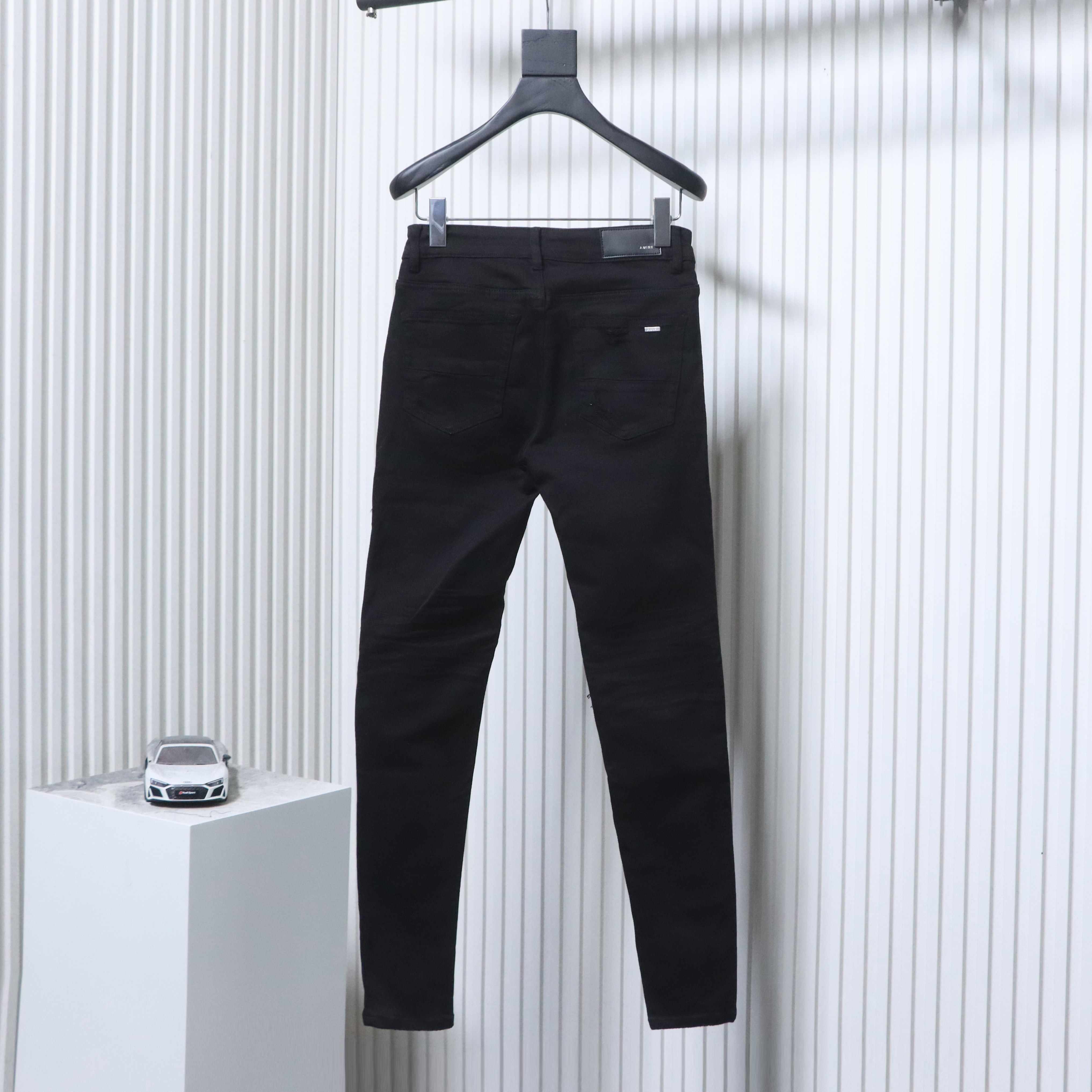 Amiri Knife Cut Distressed Jeans Black H200 AM601