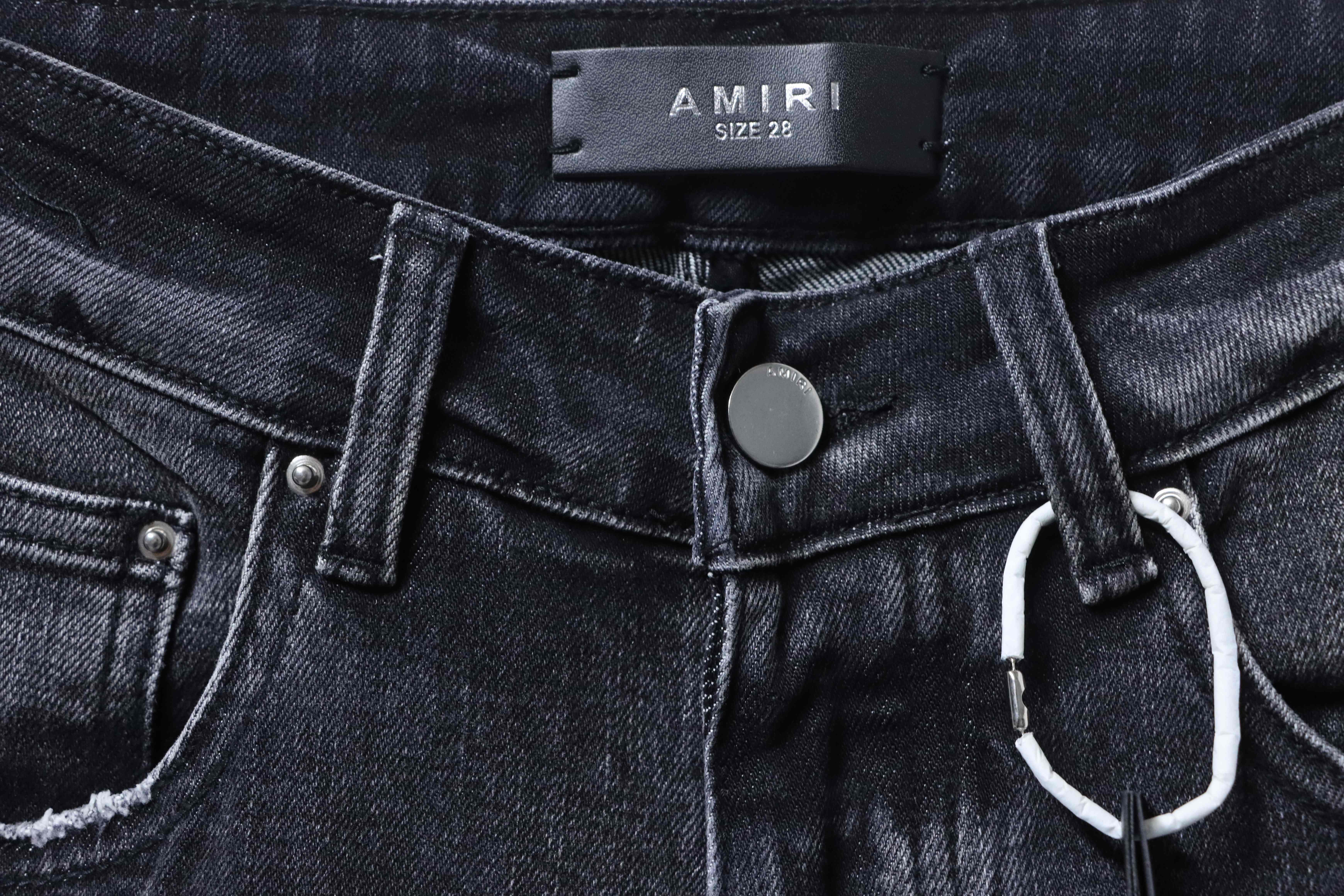 Amiri Logo Patch Distressed Jeans H200 AM606