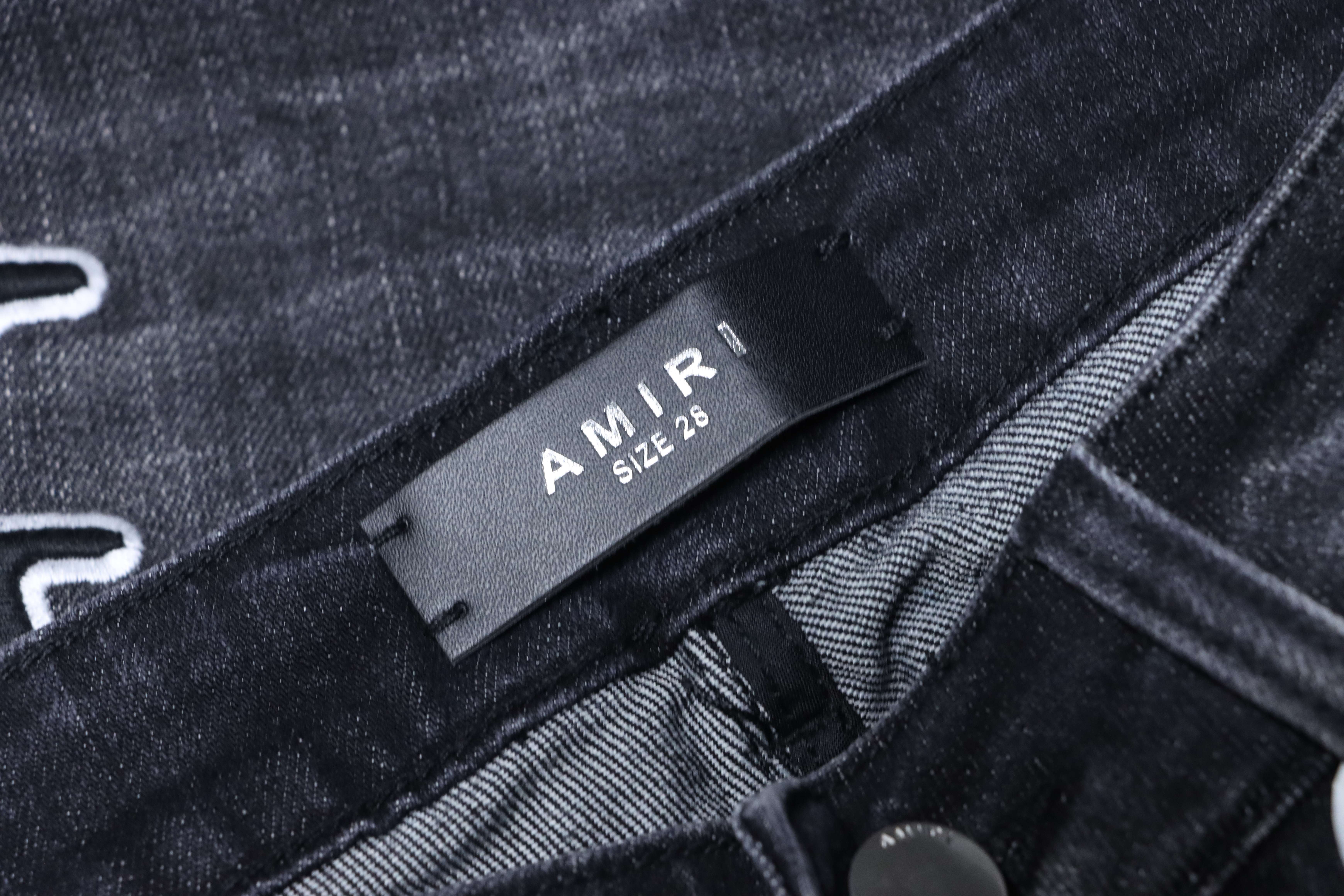 Amiri Logo Patch Distressed Jeans H200 AM606