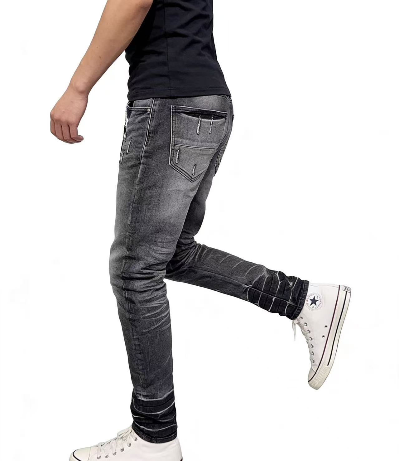 Amiri Logo Patch Distressed Jeans H200 AM606