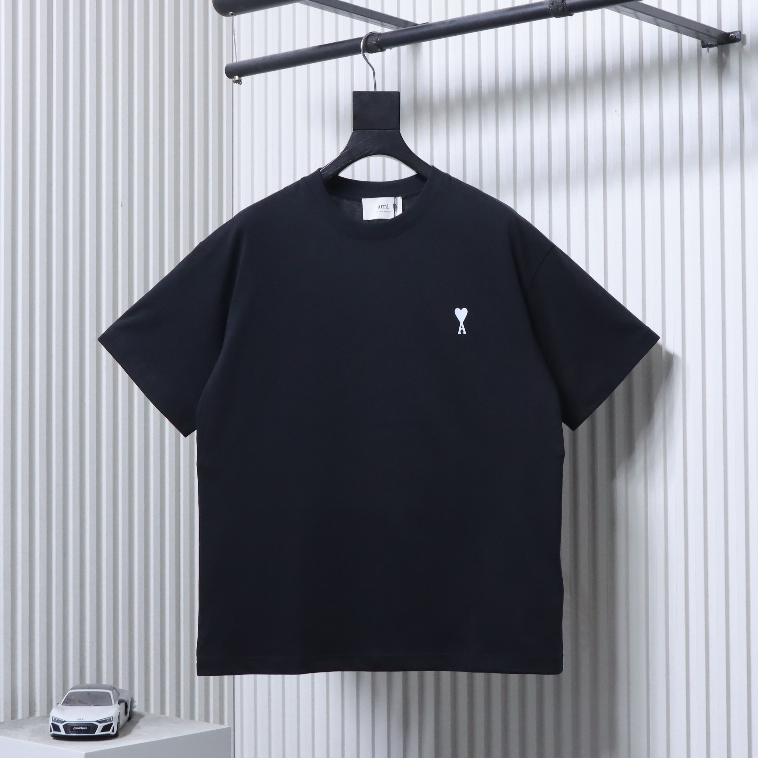 Amiri Small Heart Silicone Letter Black T-Shirt h140