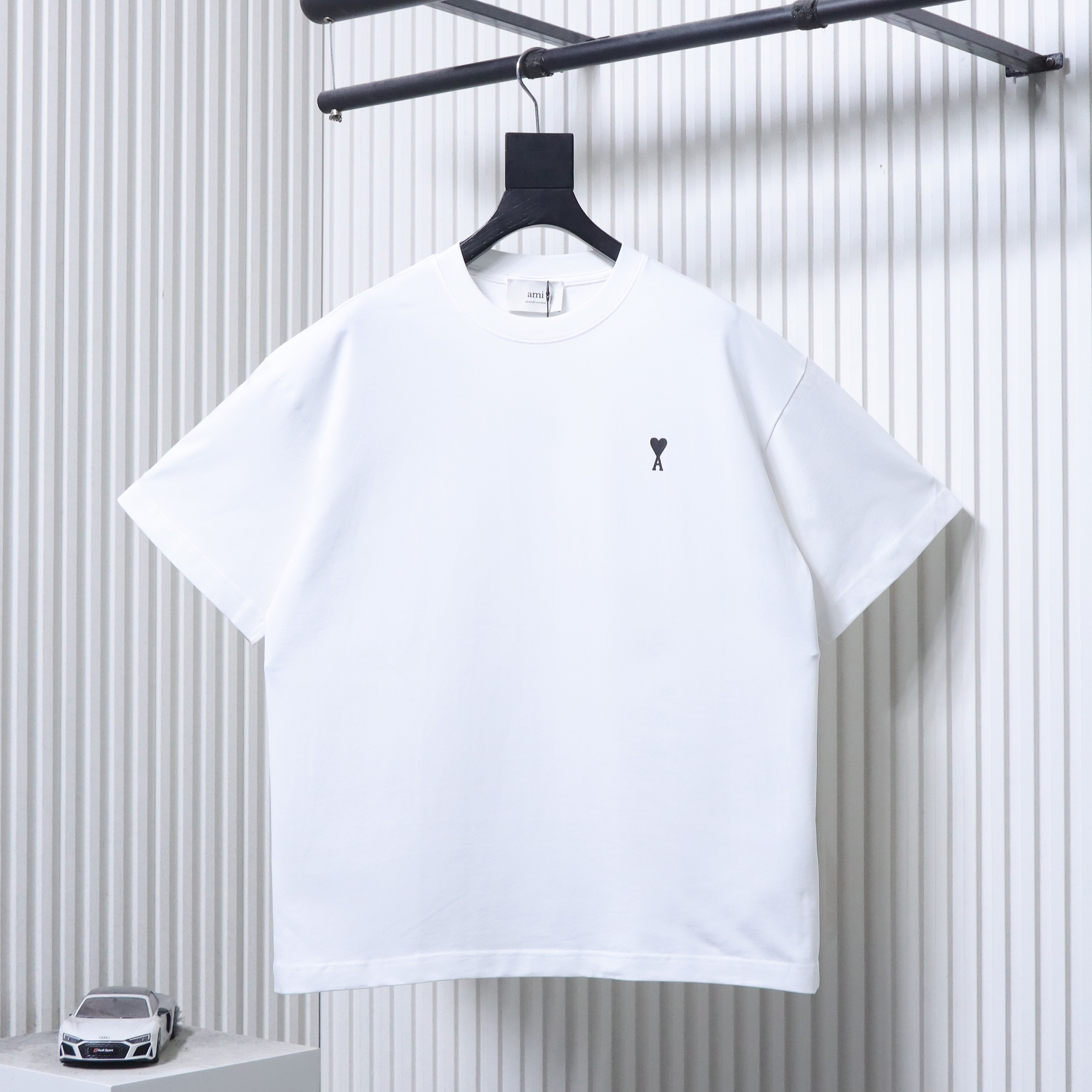 Amiri Small Heart Silicone Letter White T-Shirt h140