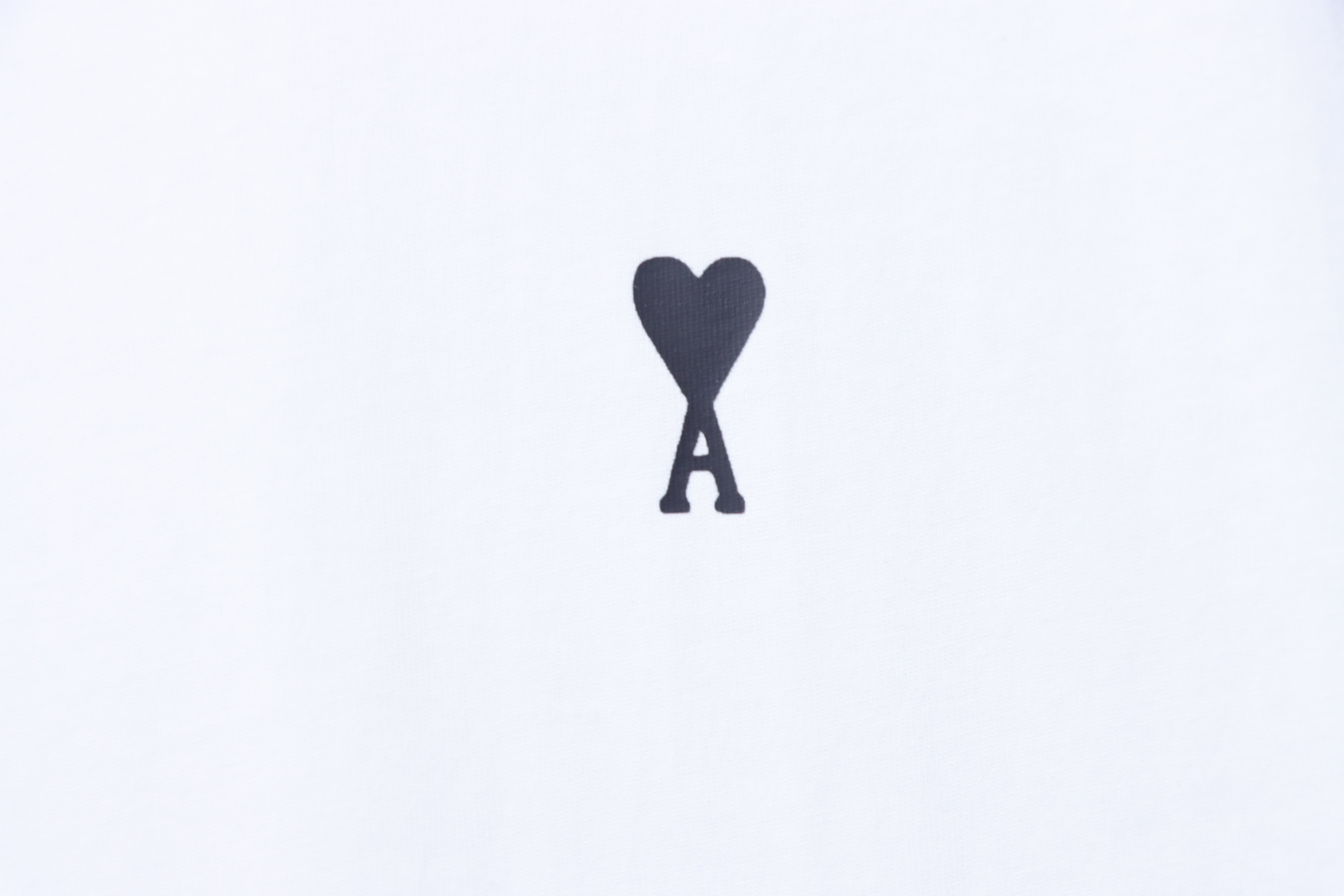 Amiri Small Heart Silicone Letter White T-Shirt h140