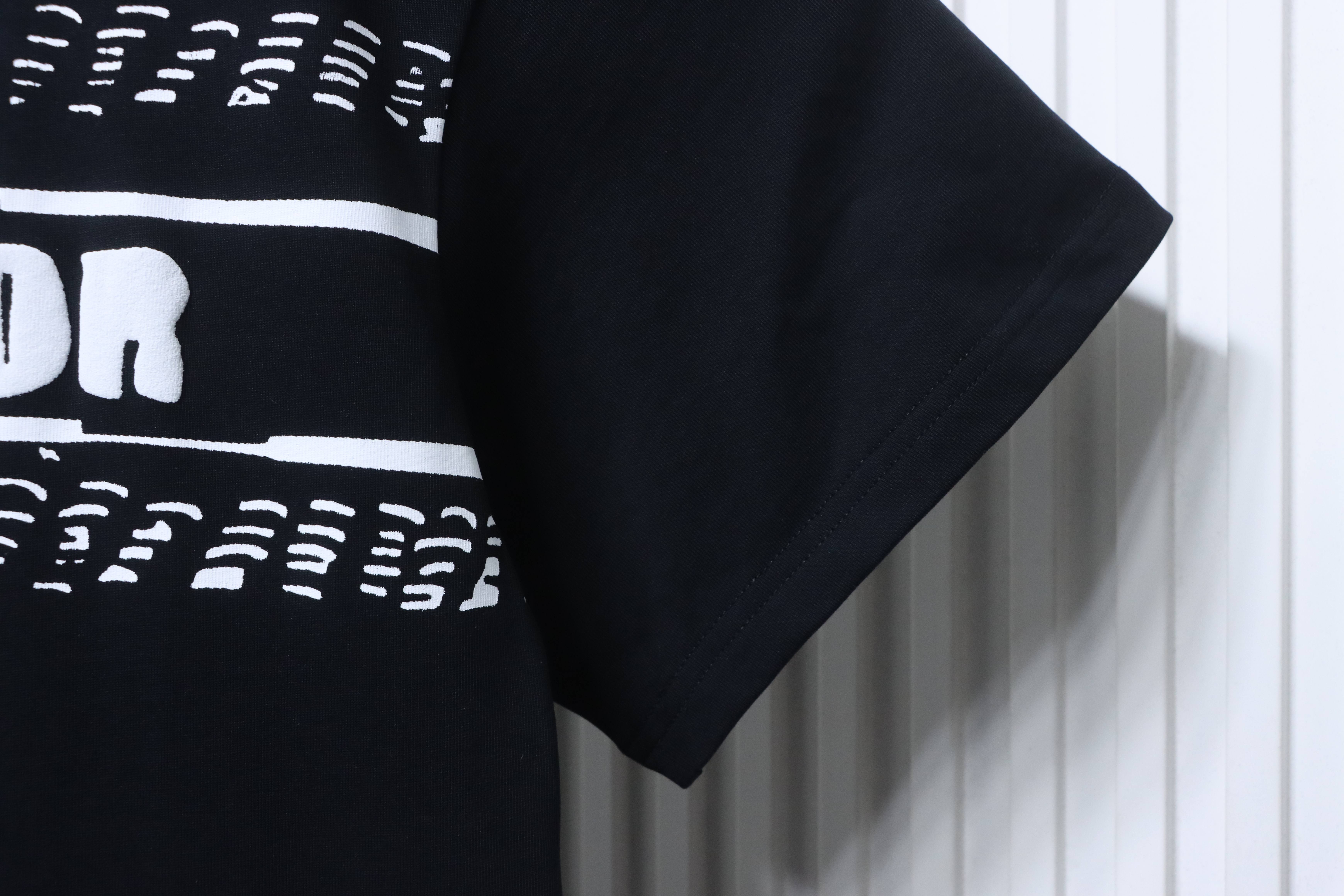 Dior 26SS Graffiti Letter T-Shirt Black H150