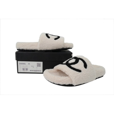 Chanel White Round-Toe Slip-On Slides 02