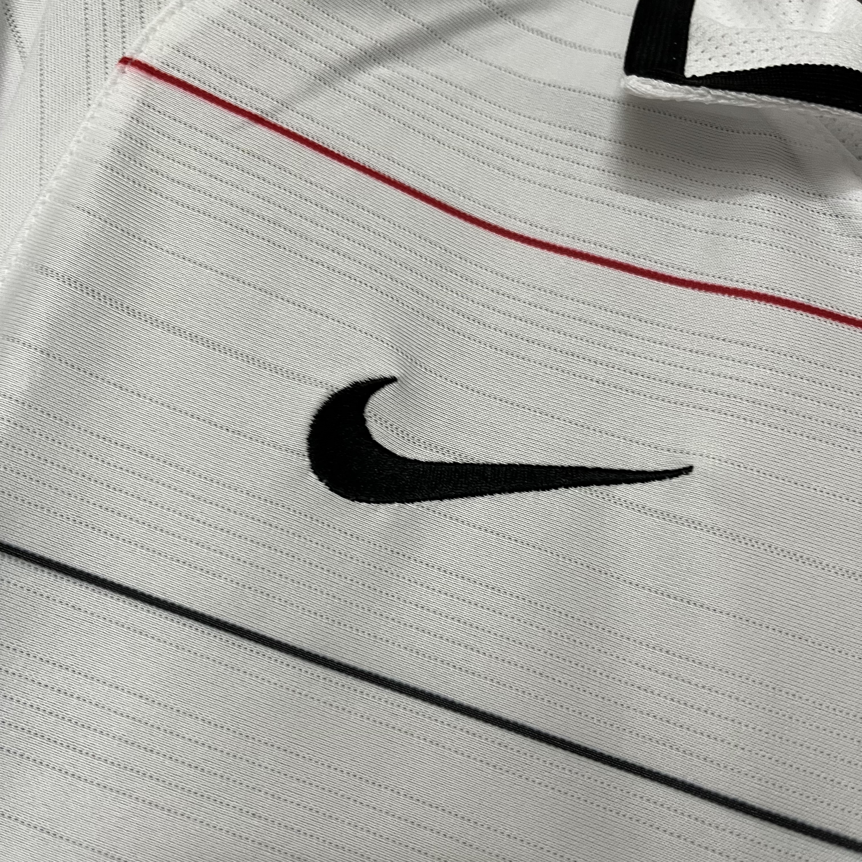 M-U 2004/06 away Retro jersey