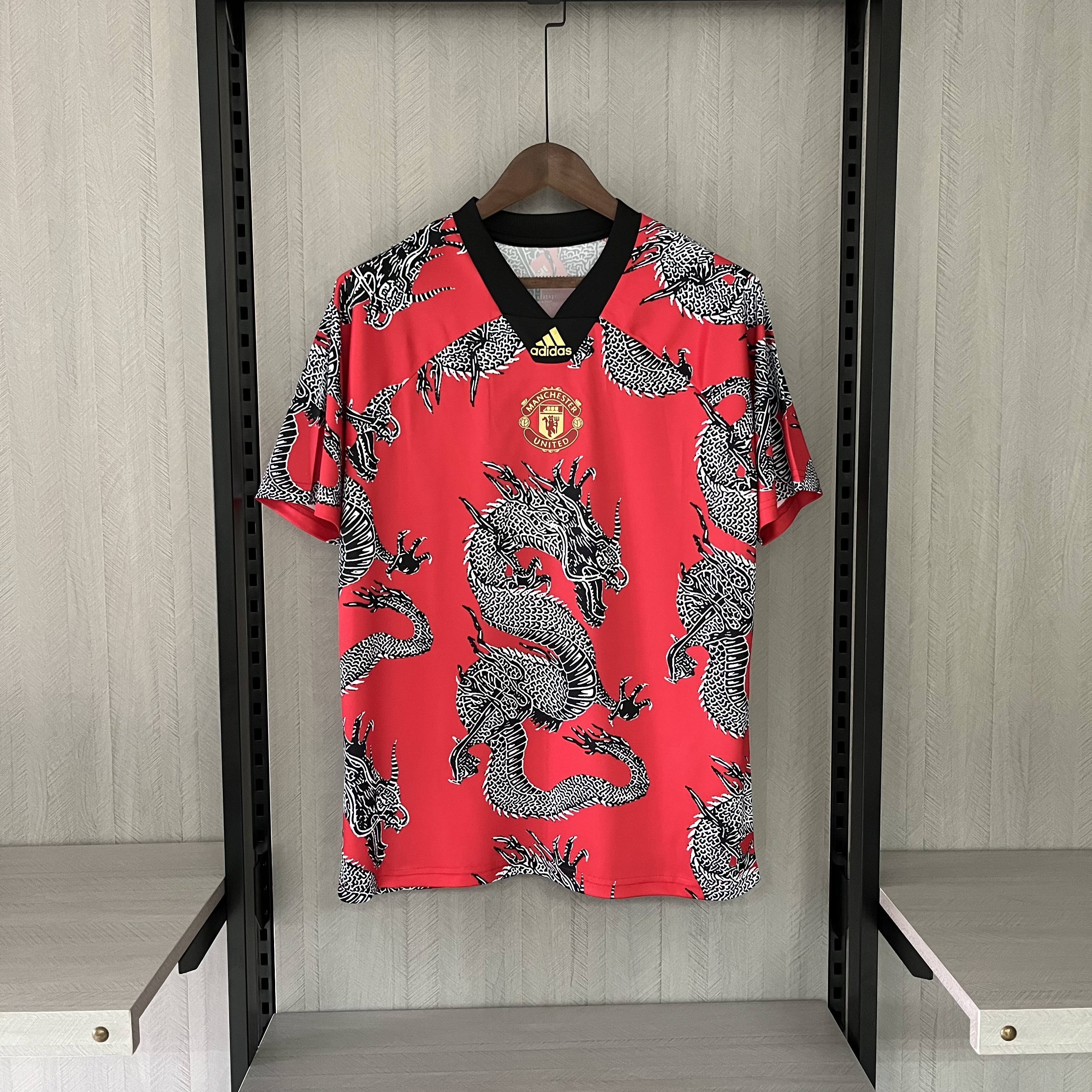 M-U 2019/20 Retro Chinese Dragon Red