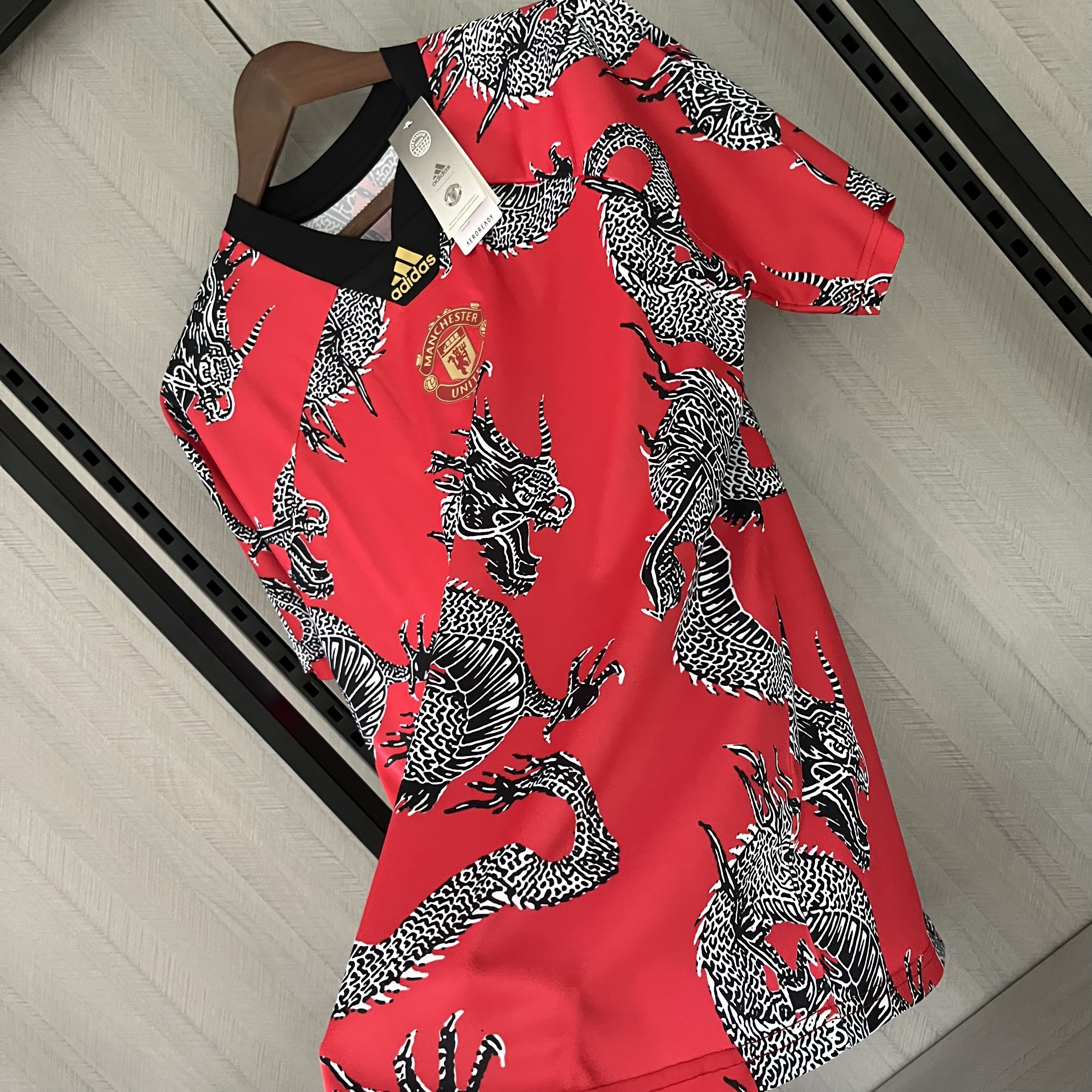 M-U 2019/20 Retro Chinese Dragon Red