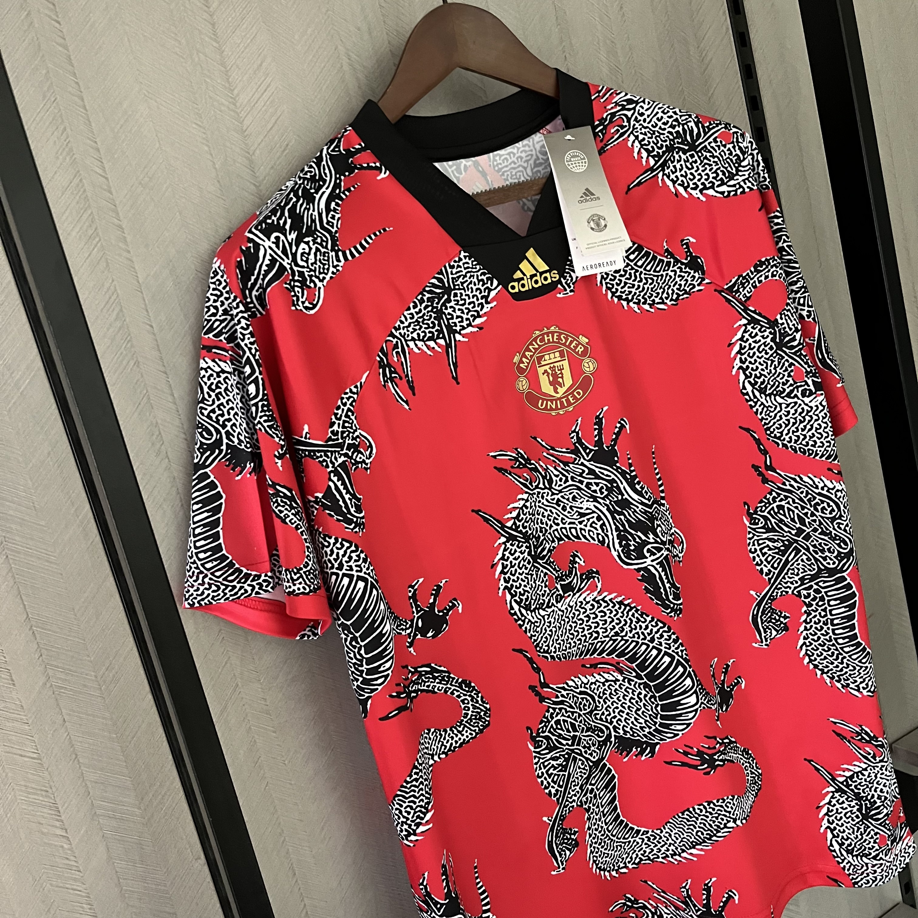M-U 2019/20 Retro Chinese Dragon Red