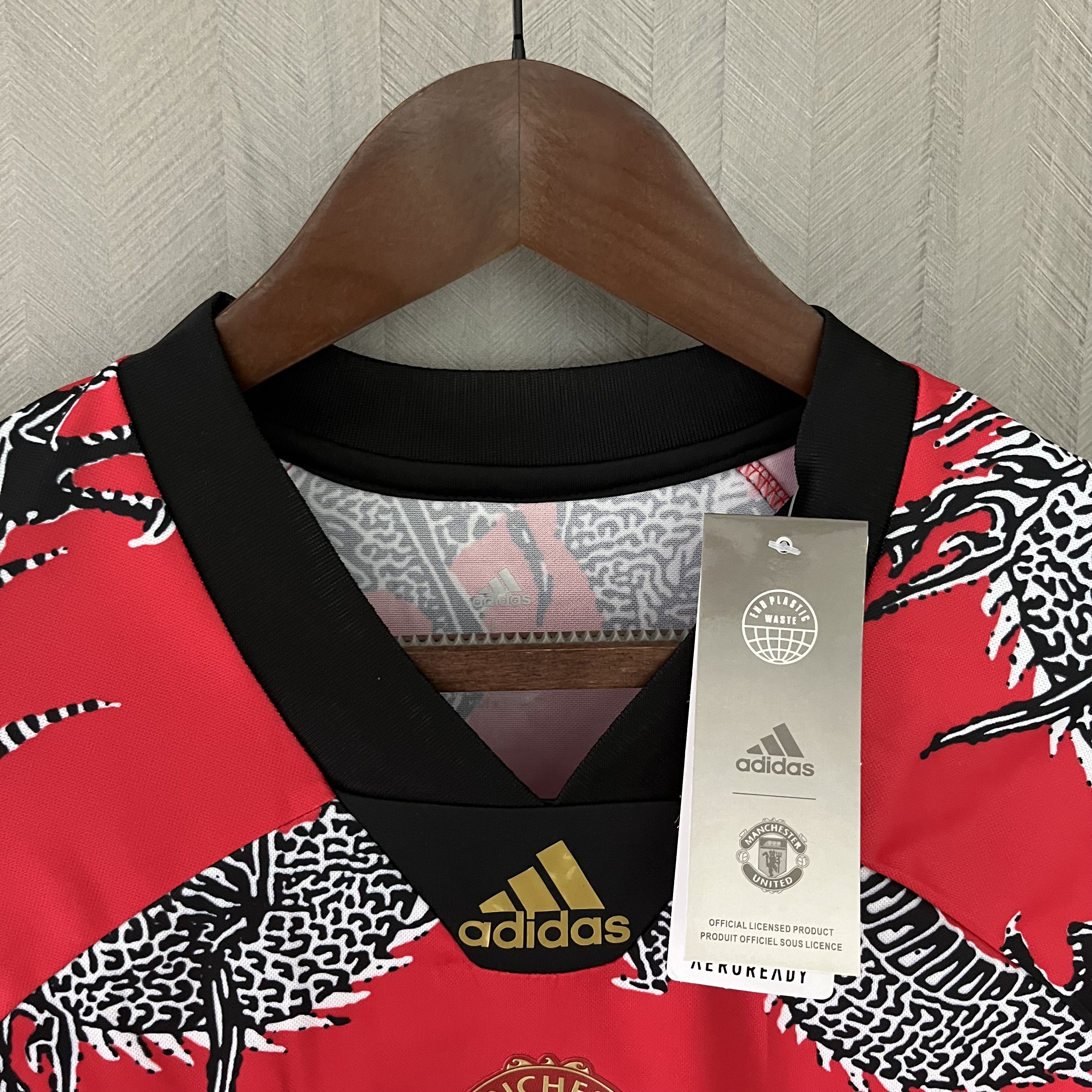 M-U 2019/20 Retro Chinese Dragon Red