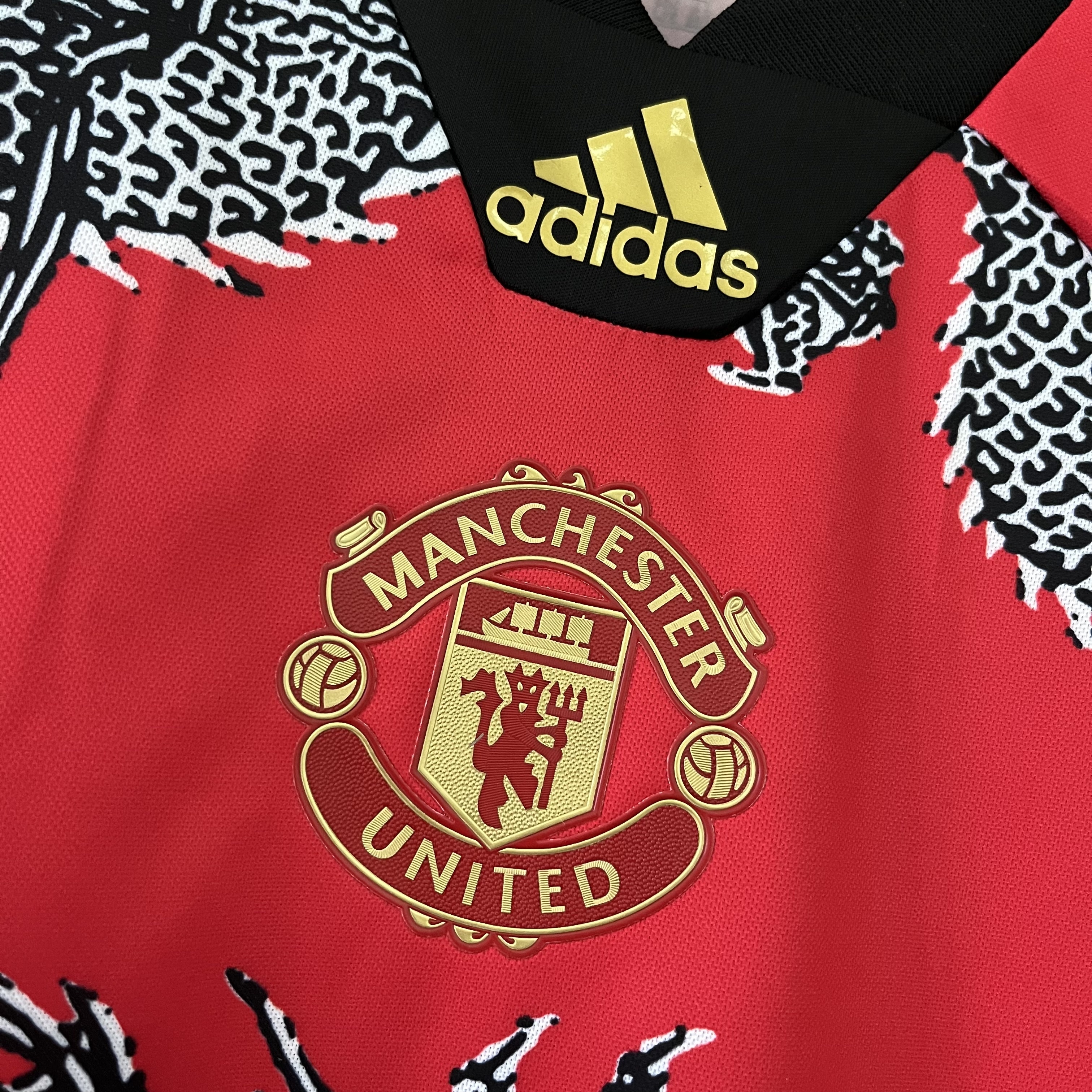 M-U 2019/20 Retro Chinese Dragon Red