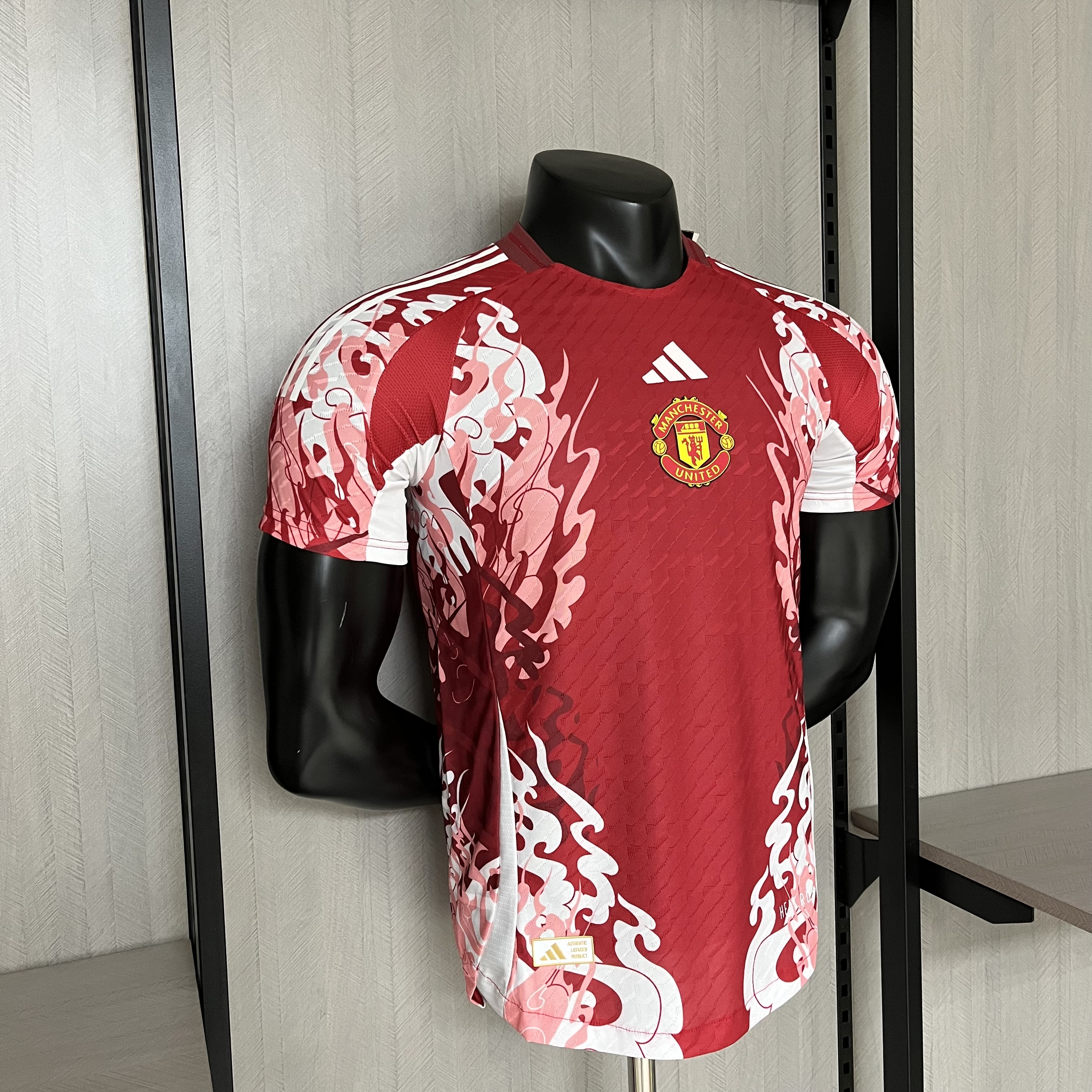 M-U 2024/25 player Special Edition Red
