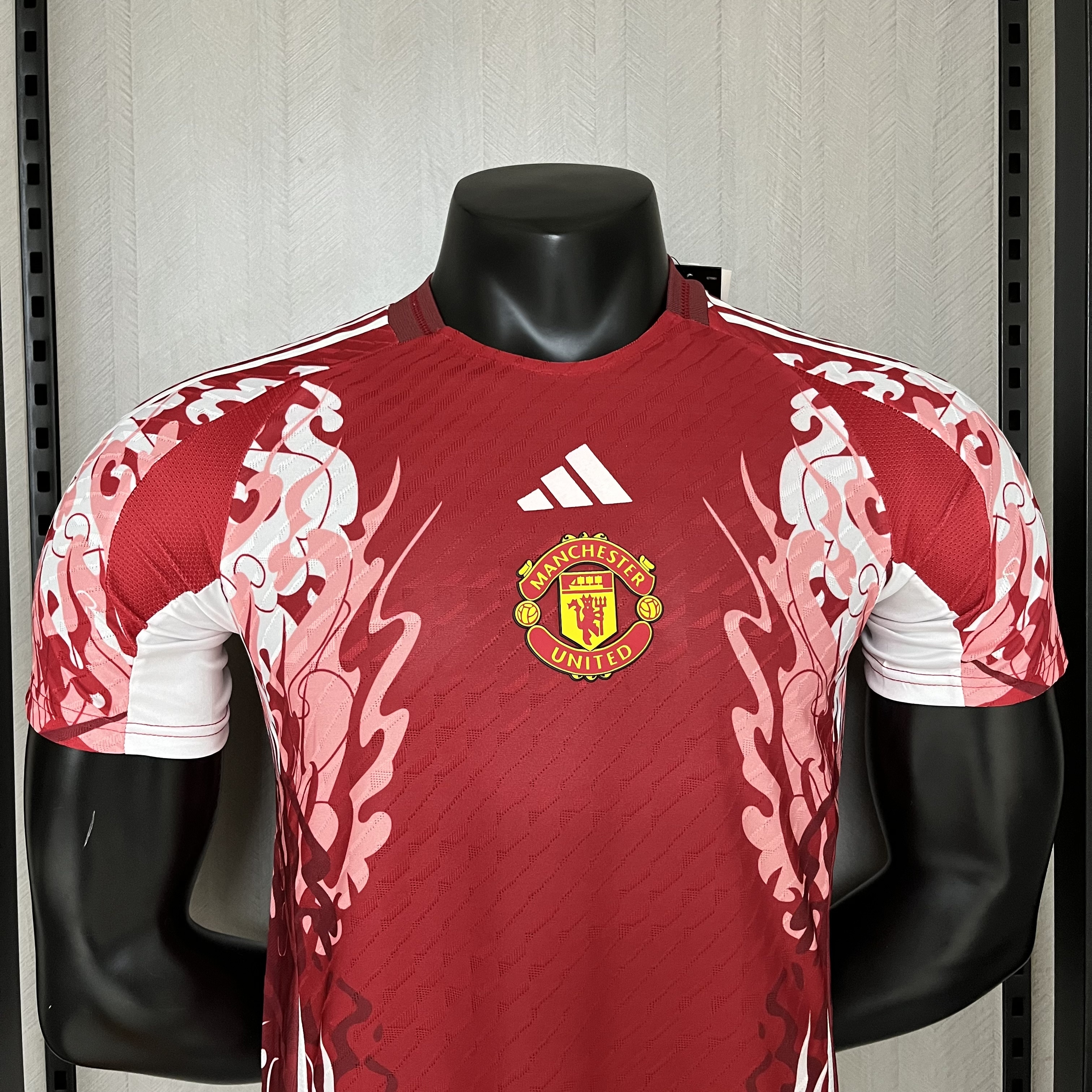 M-U 2024/25 player Special Edition Red