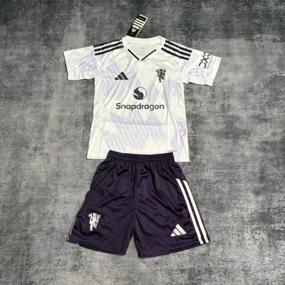 M-U 2025/26 kids away 01