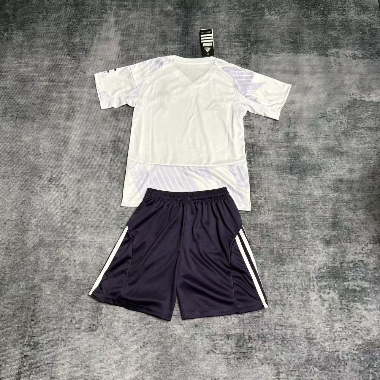 M-U 2025/26 kids away