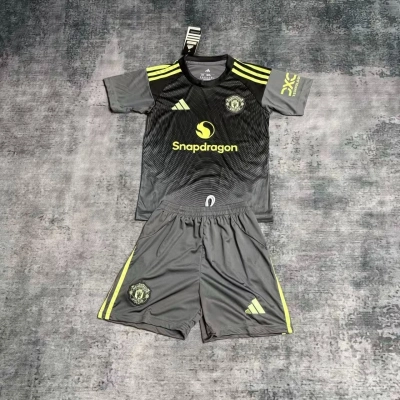 M-U 2025/26 kids Grey 01