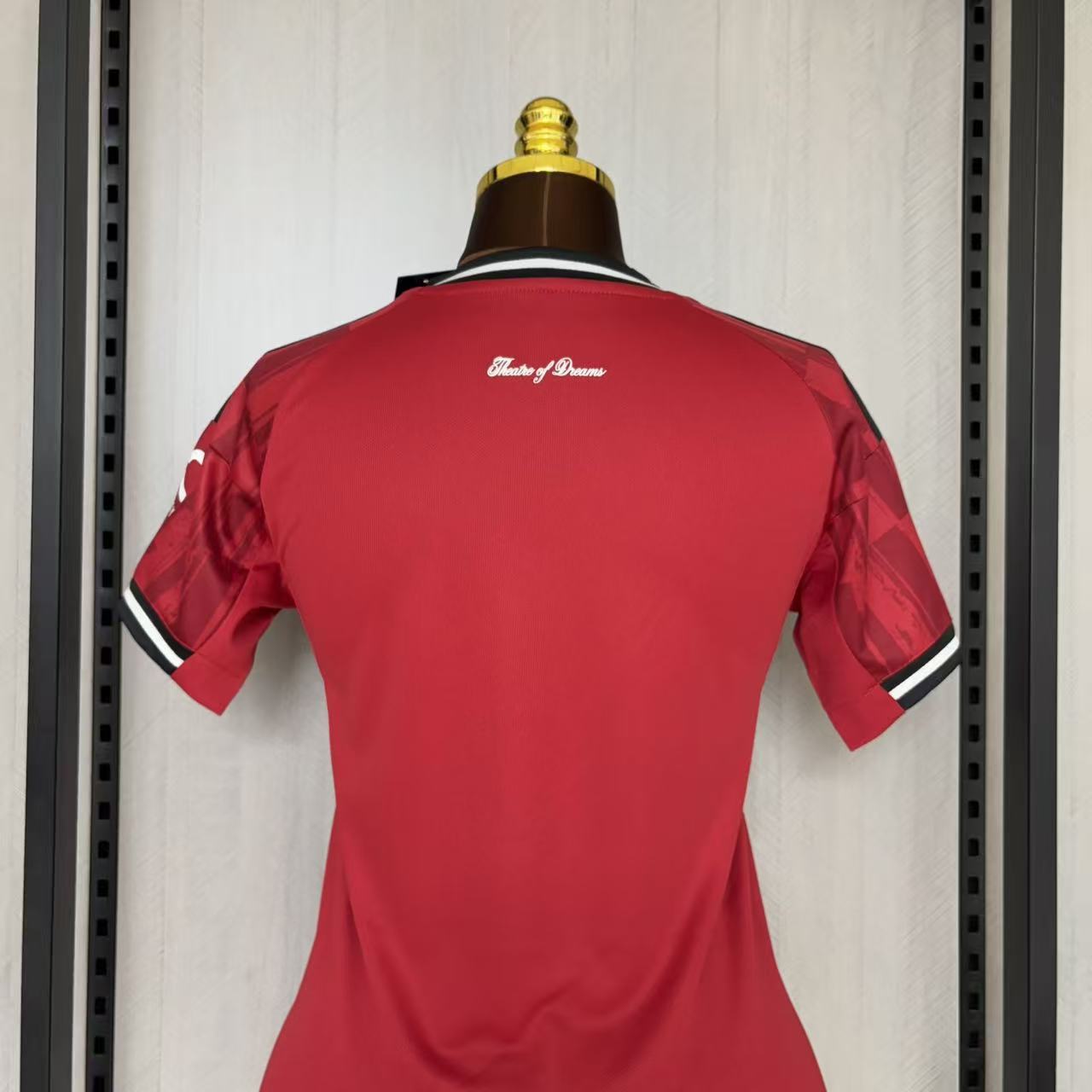 M-U 2025/26 women's home Jersey