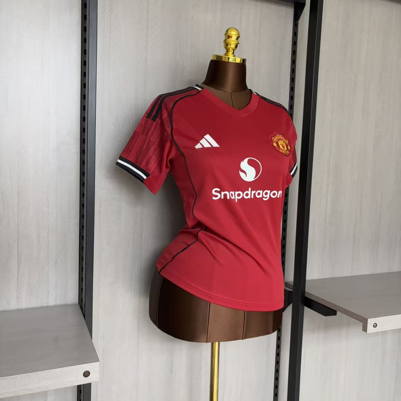 M-U 2025/26 women's home Jersey