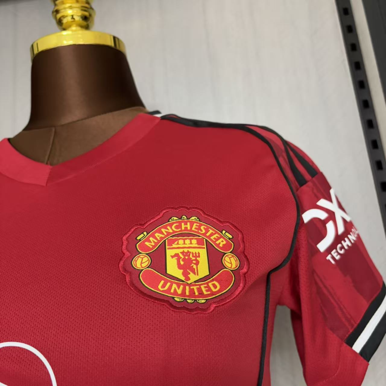 M-U 2025/26 women's home Jersey
