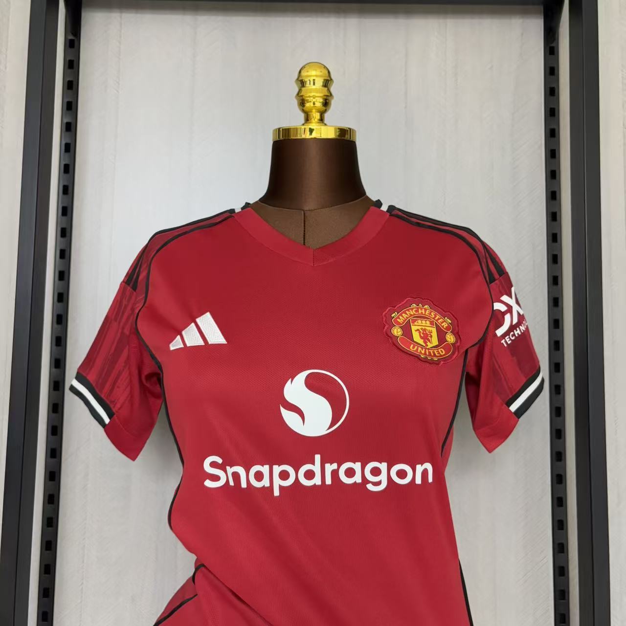 M-U 2025/26 women's home Jersey