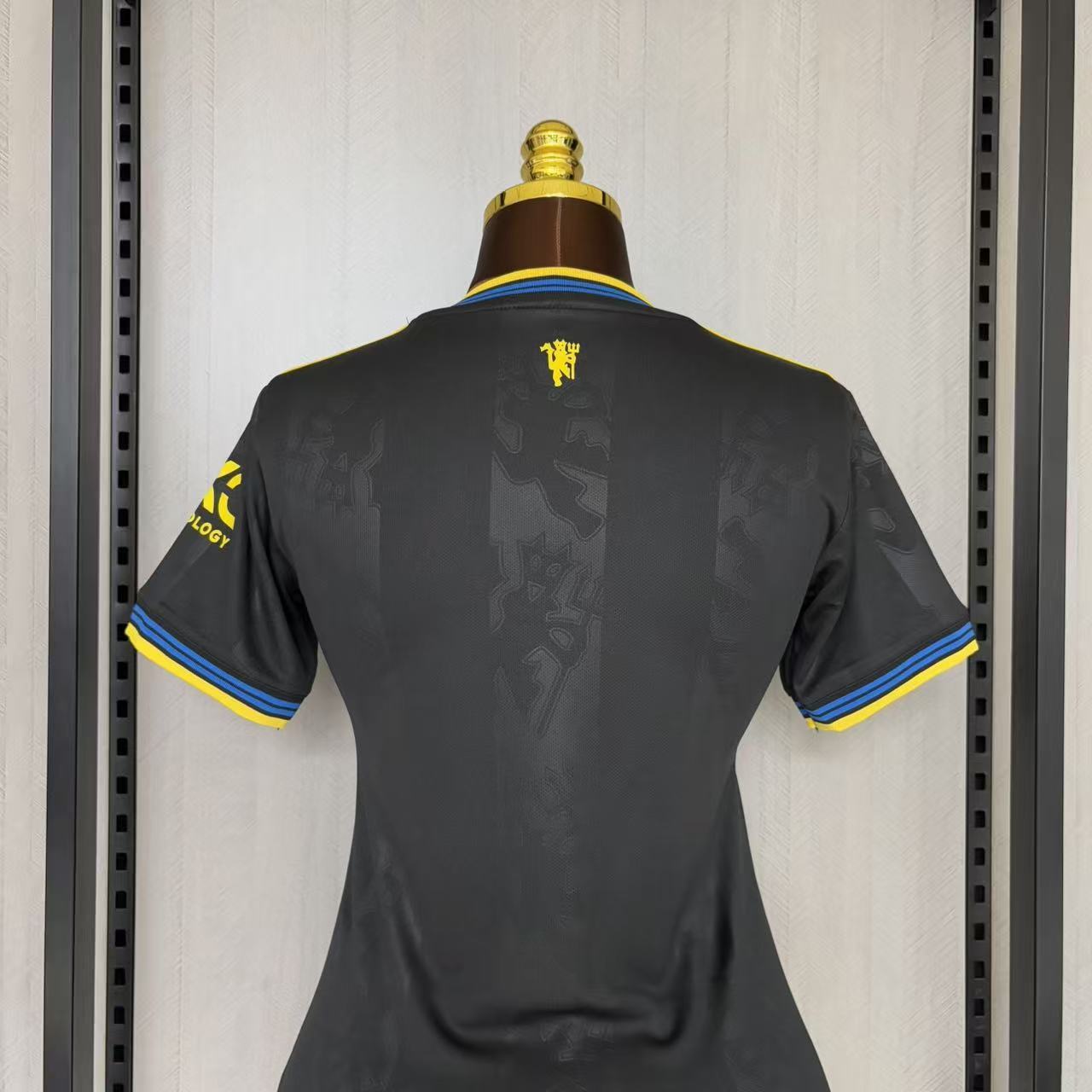 M-U 2025/26 women's III Jersey