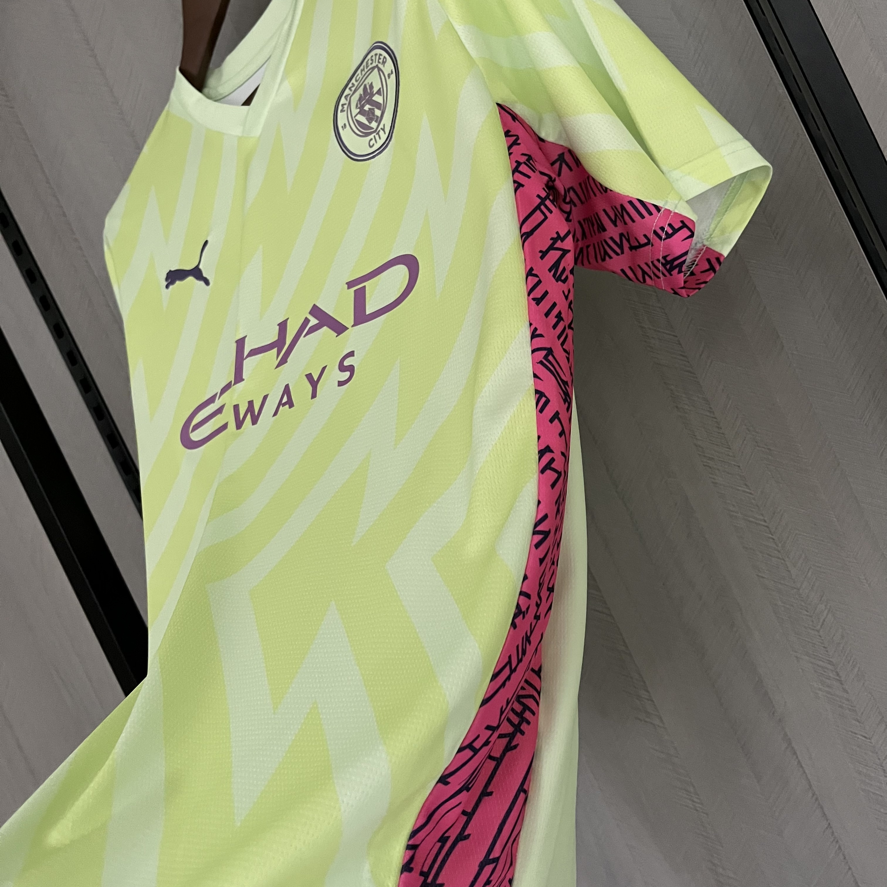 Manchester City 23/24 Goalkeeper Short Sleeve Fluorescent Green Jersey