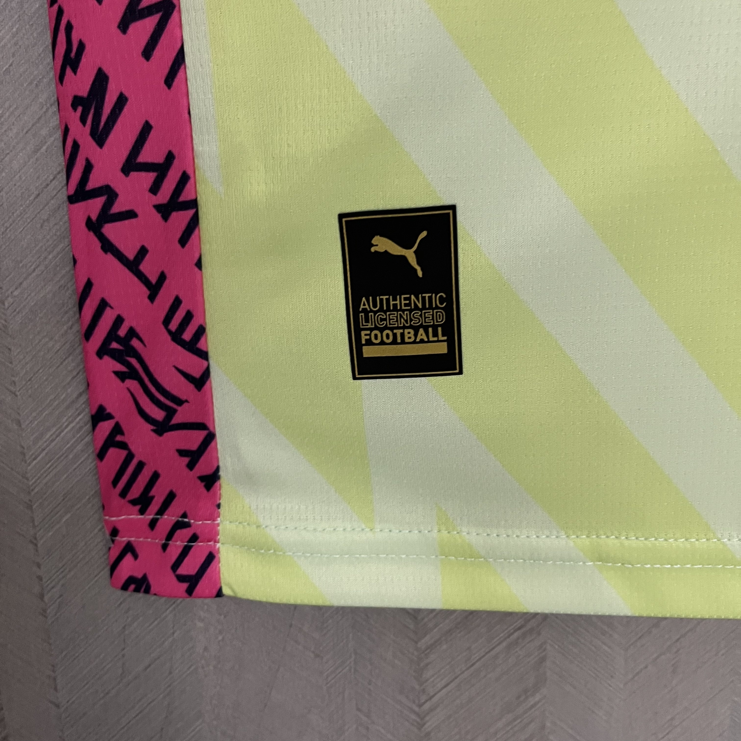 Manchester City 23/24 Goalkeeper Short Sleeve Fluorescent Green Jersey