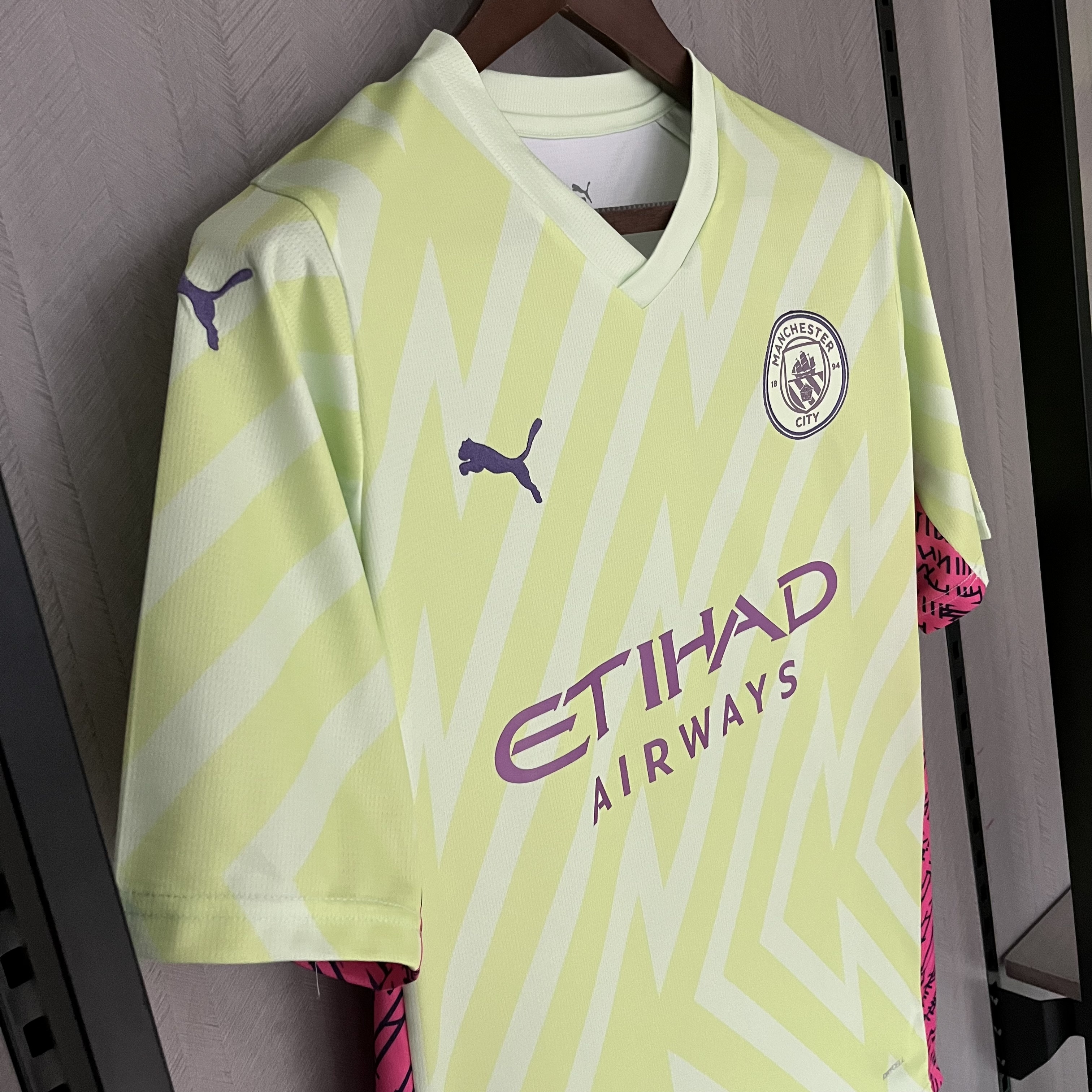Manchester City 23/24 Goalkeeper Short Sleeve Fluorescent Green Jersey