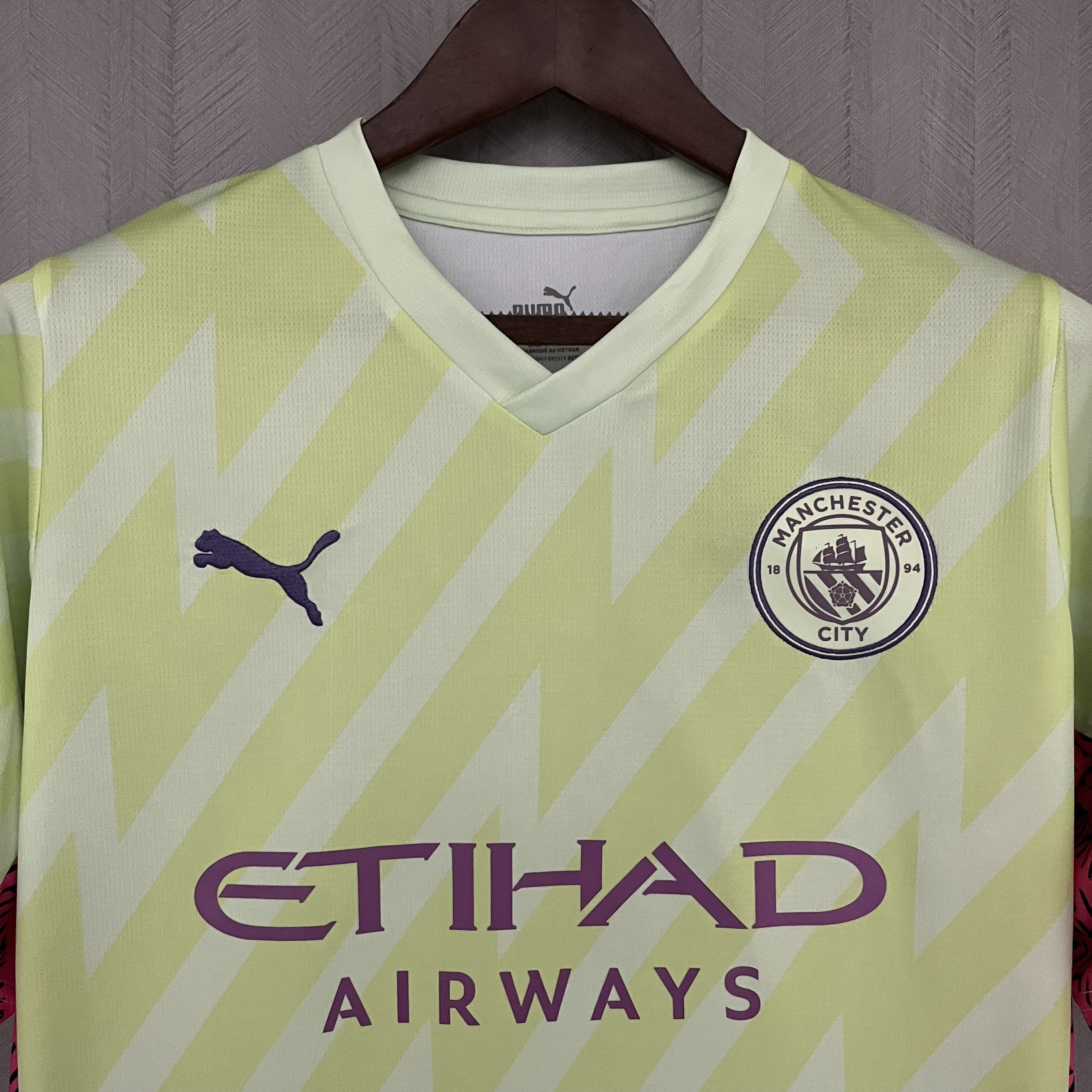 Manchester City 23/24 Goalkeeper Short Sleeve Fluorescent Green Jersey