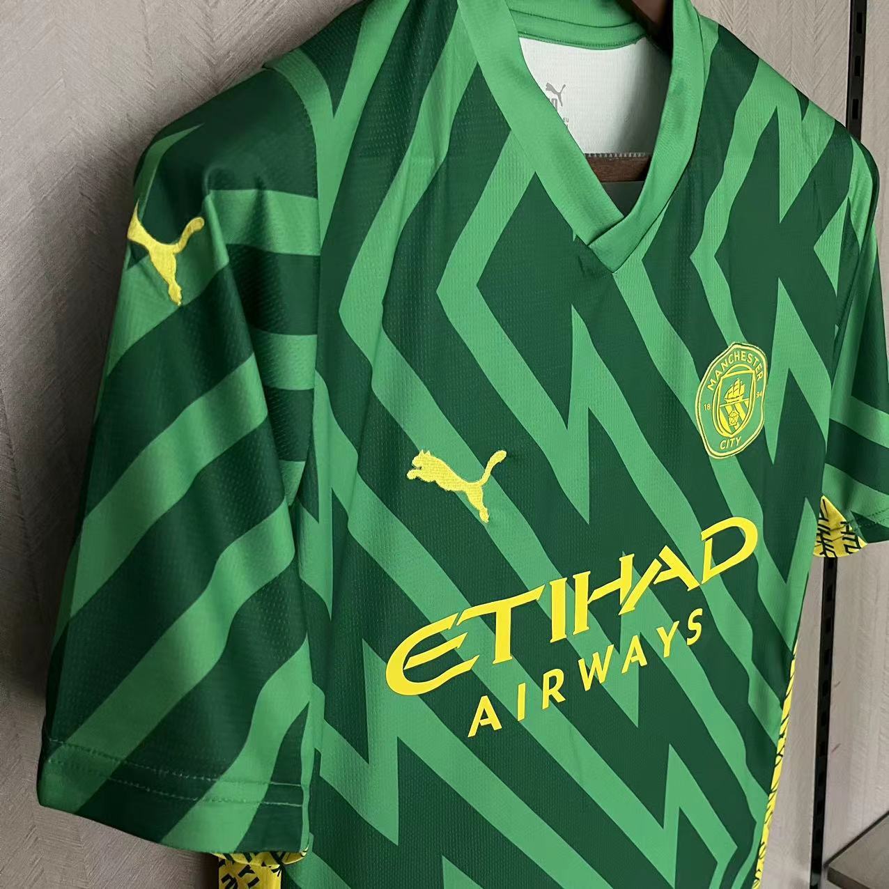 Manchester City 23/24 Goalkeeper Short Sleeve Green Jersey