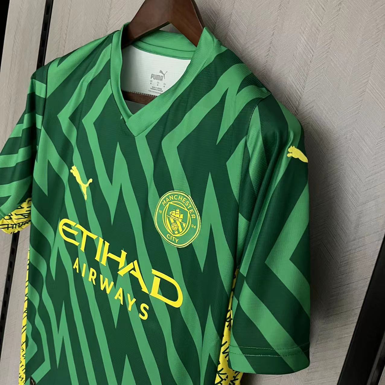 Manchester City 23/24 Goalkeeper Short Sleeve Green Jersey