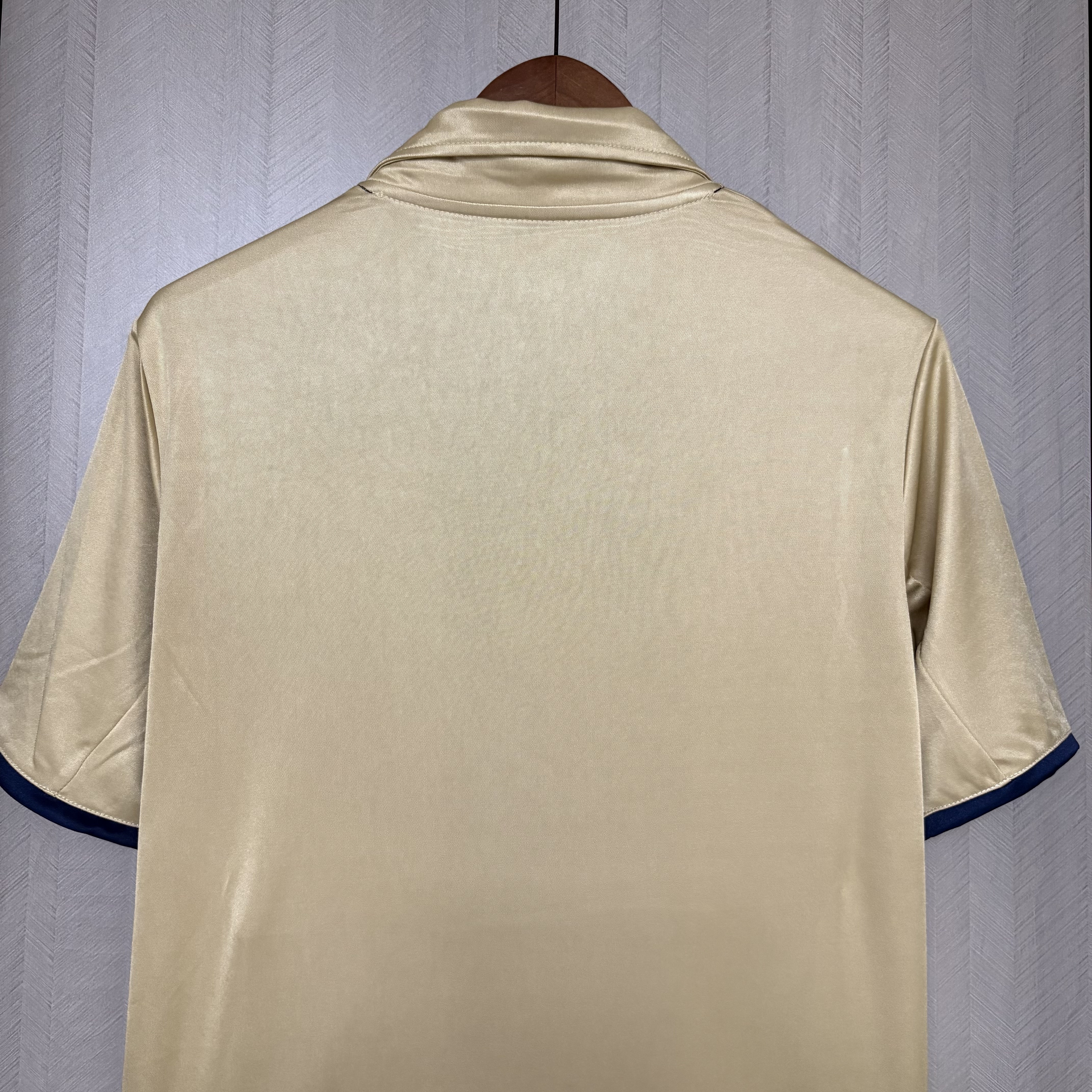 Barcelona 2001/02 Men's Retro Away Jersey
