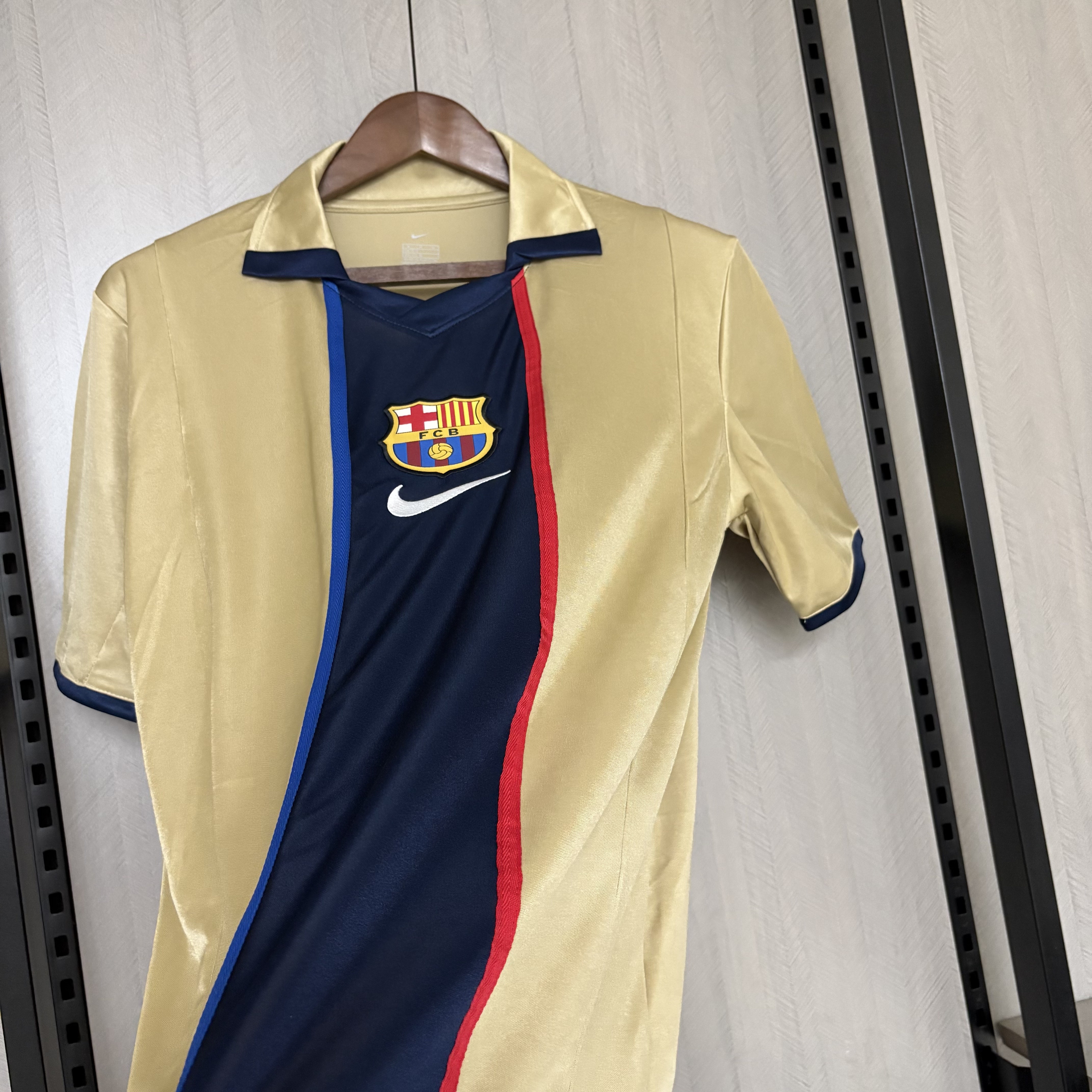 Barcelona 2001/02 Men's Retro Away Jersey