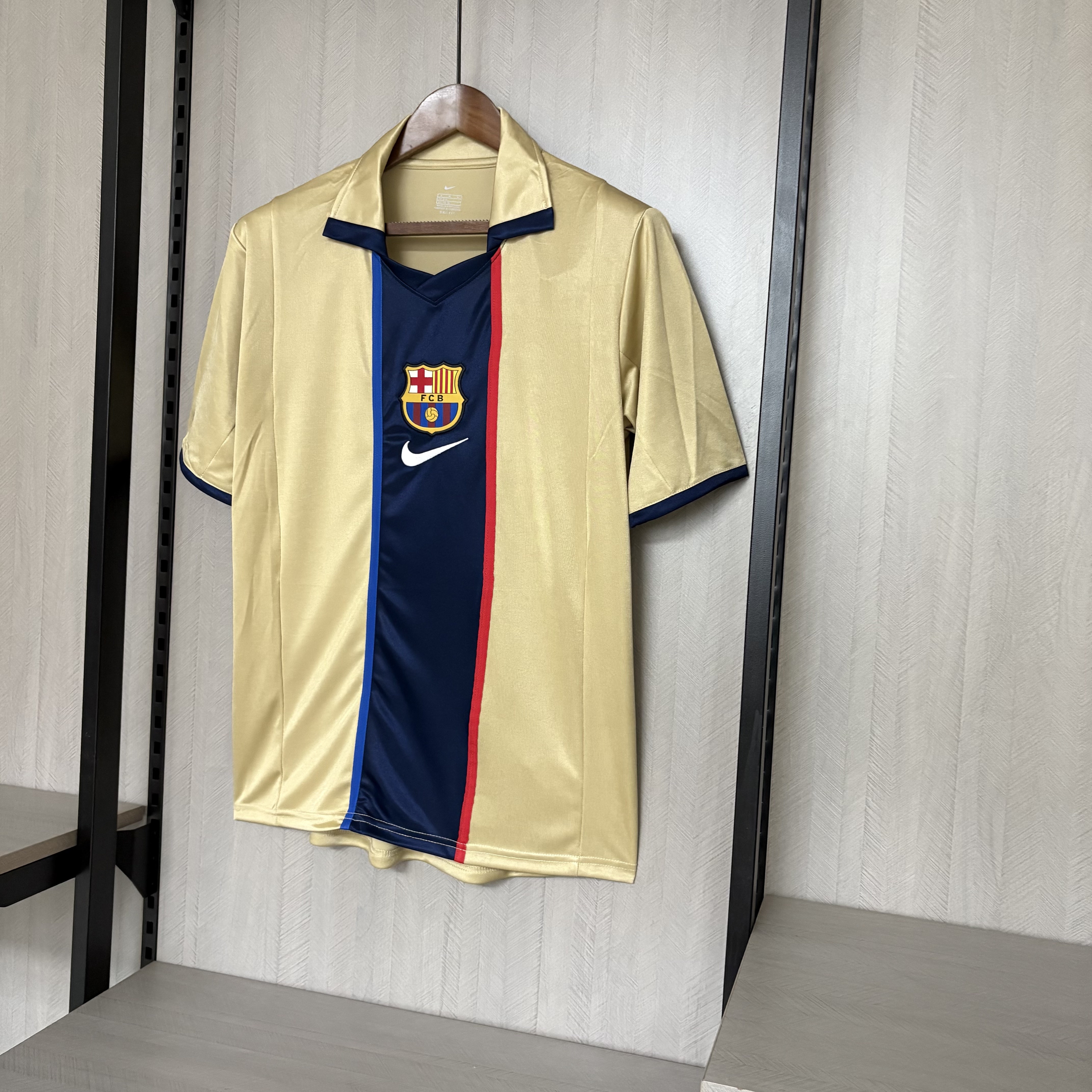 Barcelona 2001/02 Men's Retro Away Jersey